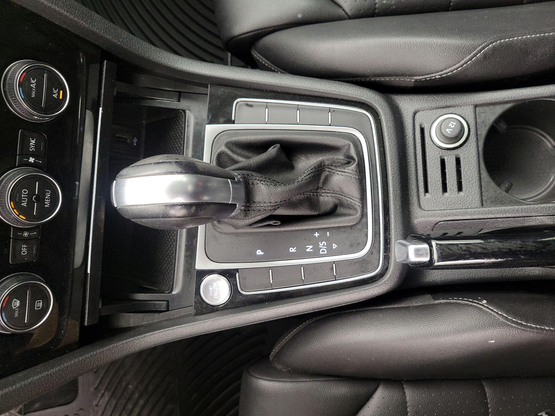 Thumbnail: 2017 Volkswagen Golf - 18