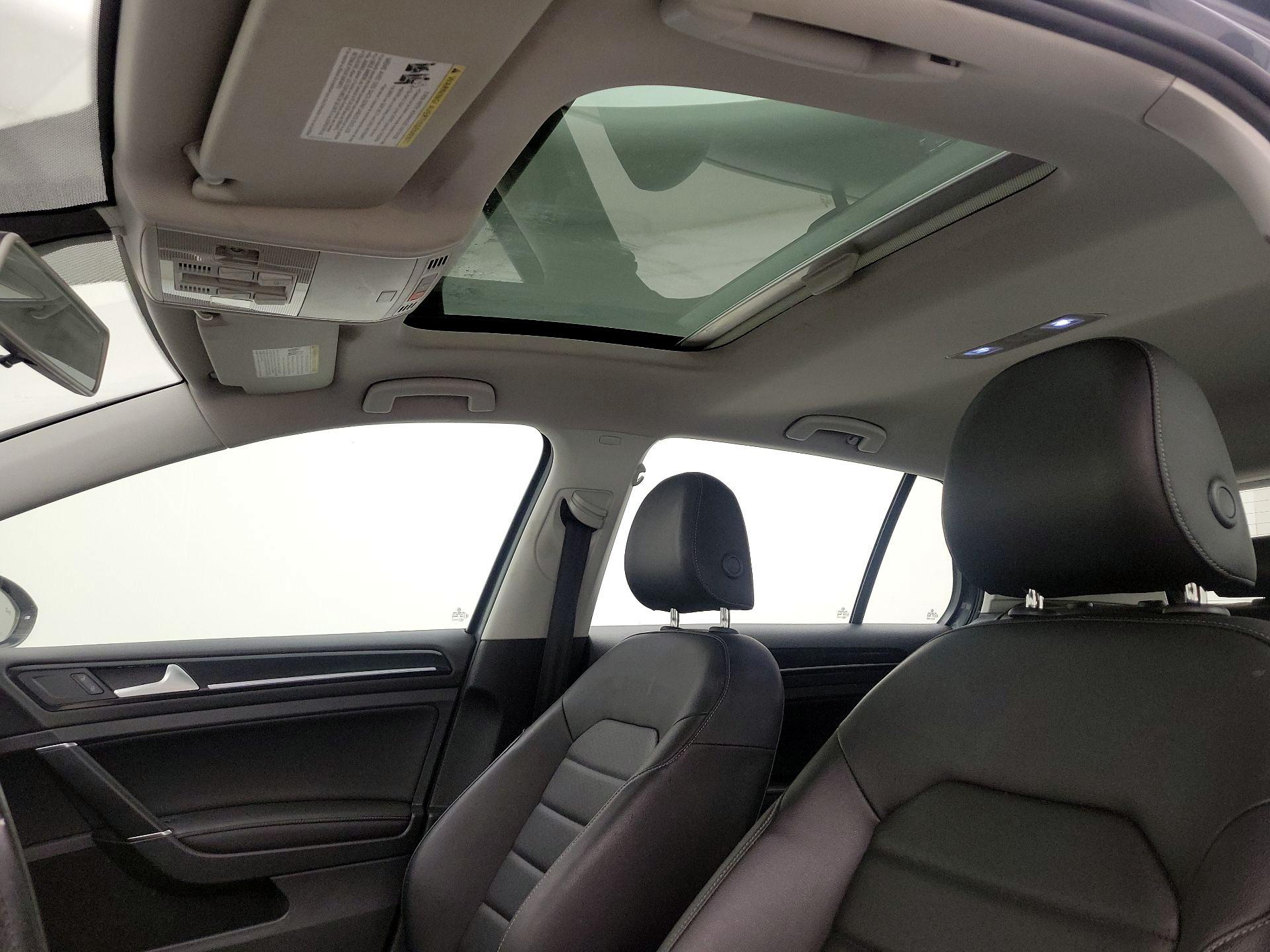 Thumbnail: 2017 Volkswagen Golf - 20