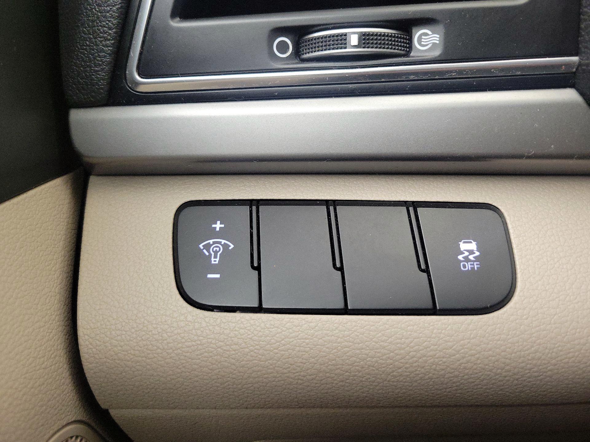 Thumbnail: 2018 Hyundai Elantra - 13