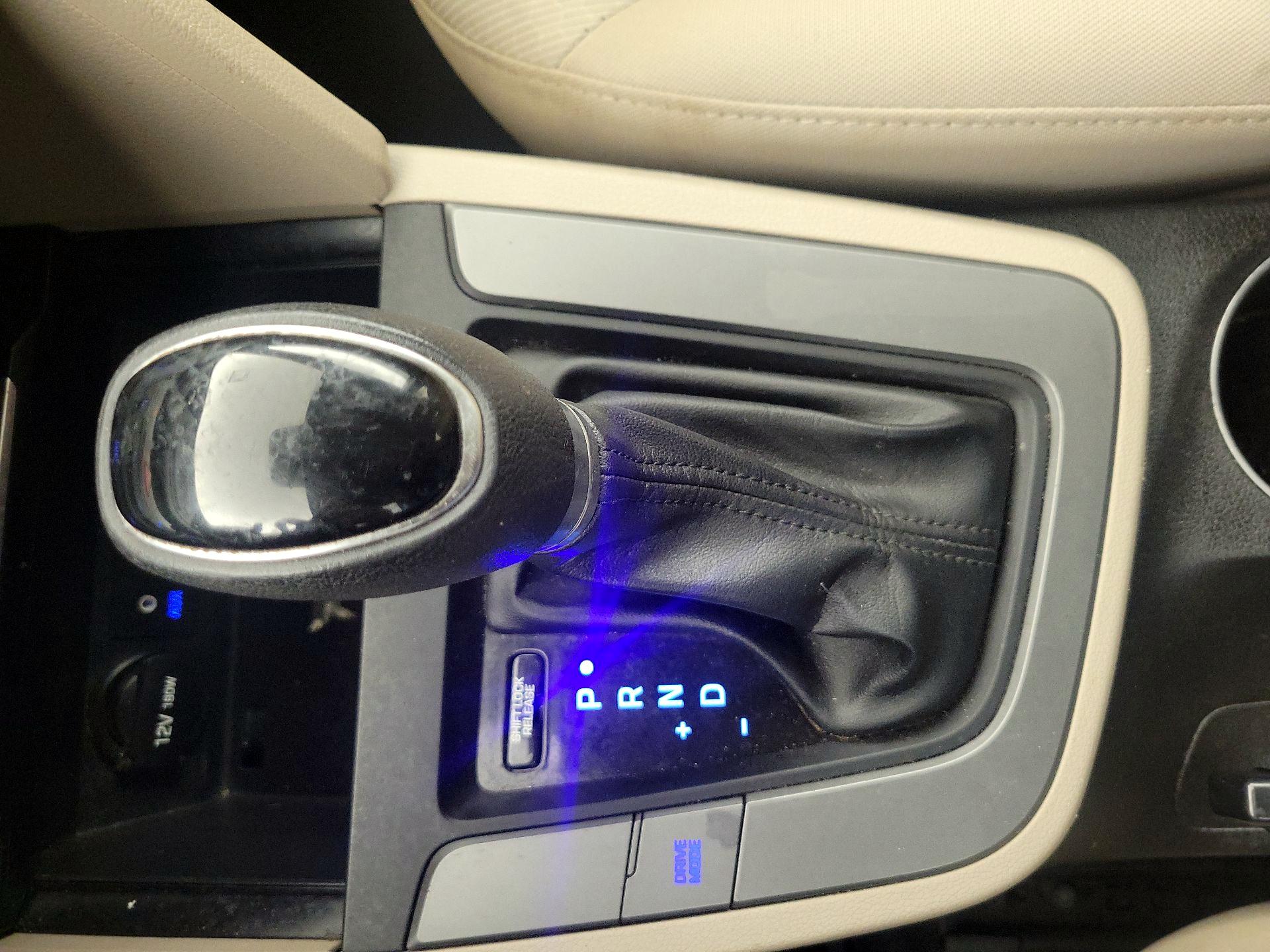 Thumbnail: 2018 Hyundai Elantra - 16