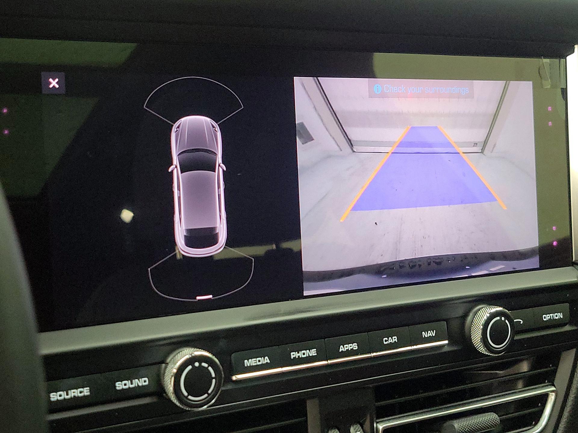 Thumbnail: 2021 Porsche Macan - 15
