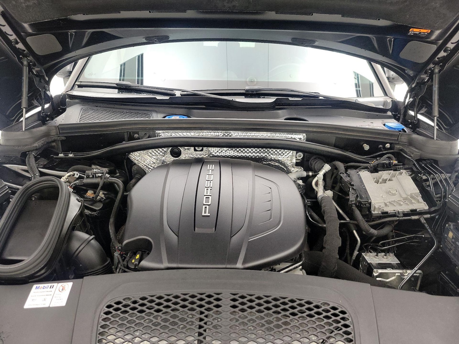2021 Porsche Macan Base - Photo 24