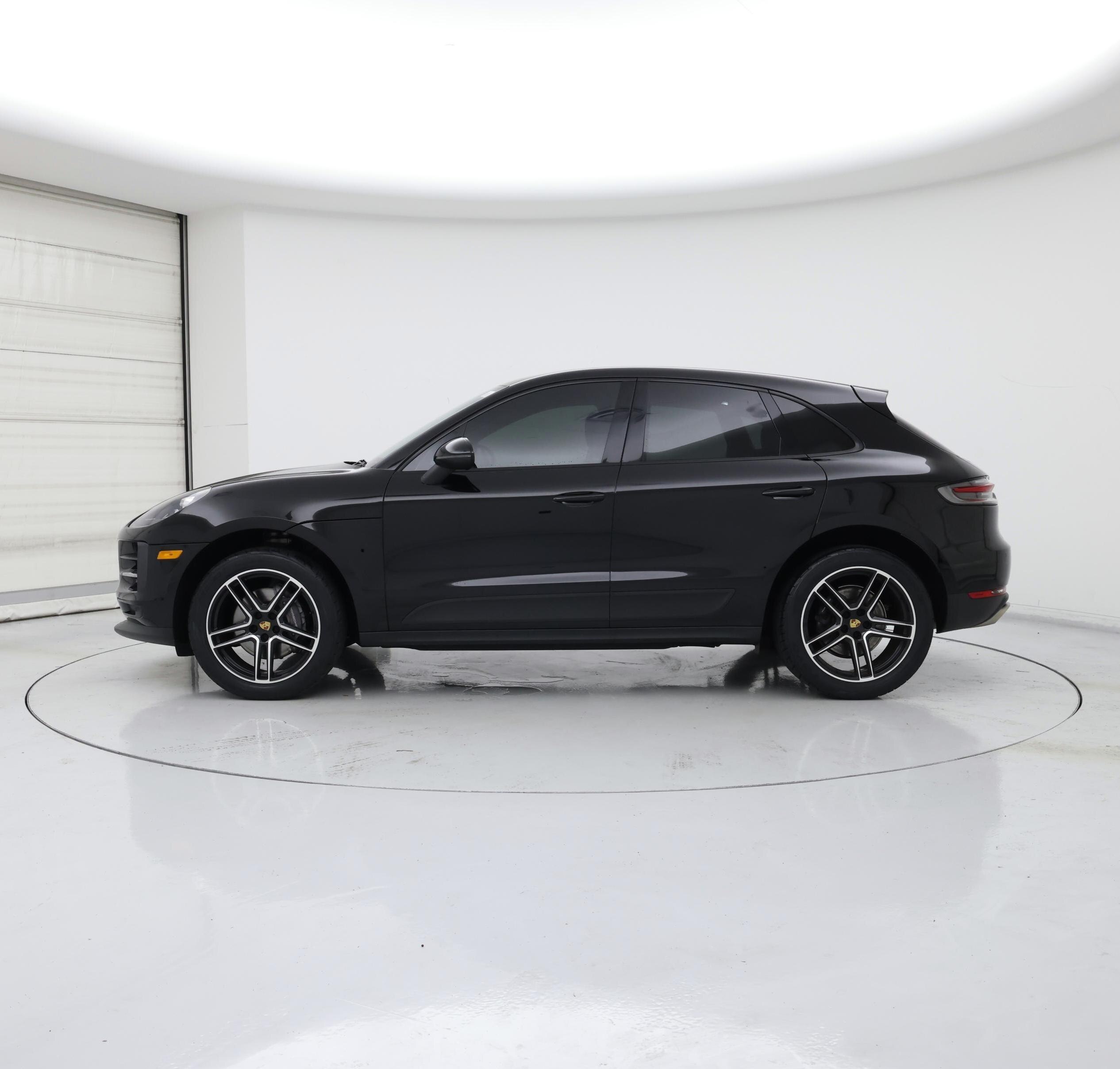 Thumbnail: 2021 Porsche Macan - 3