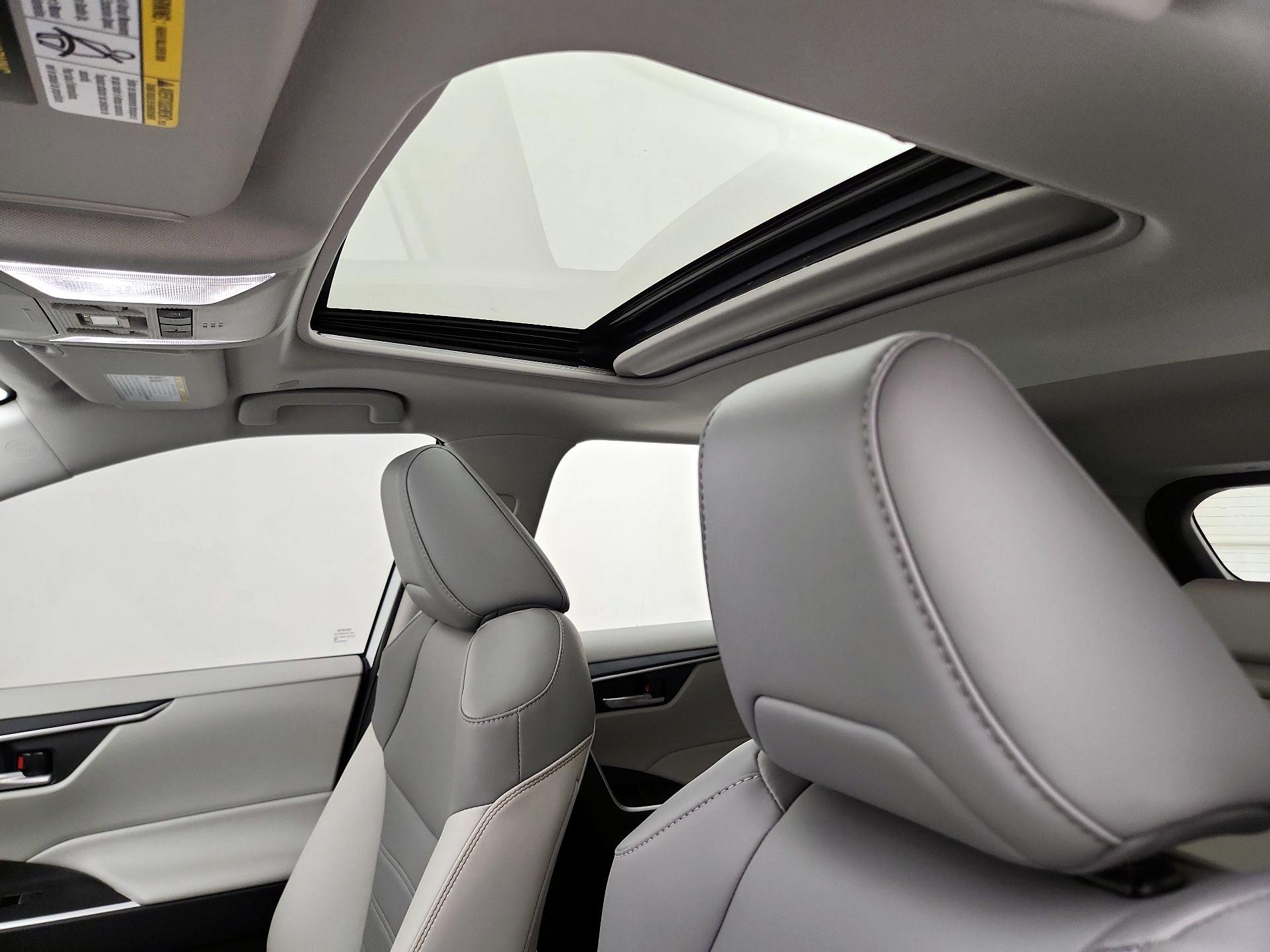 Thumbnail: 2023 Toyota RAV4 - 20