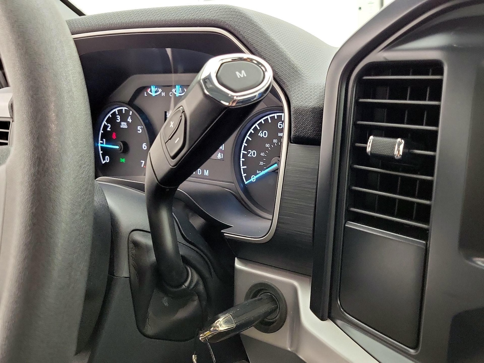 2023 Ford F-150 XL - Photo 18