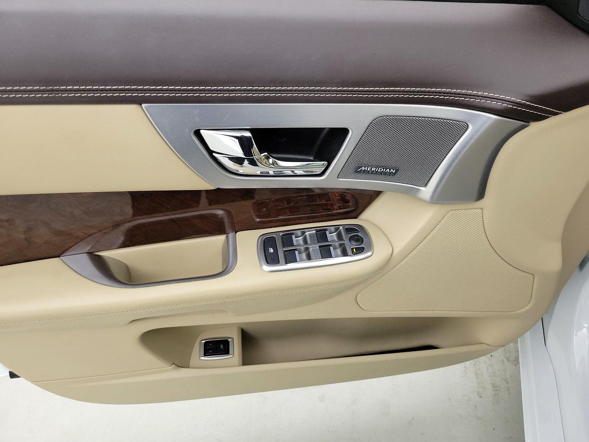 Thumbnail: 2015 Jaguar XF - 12