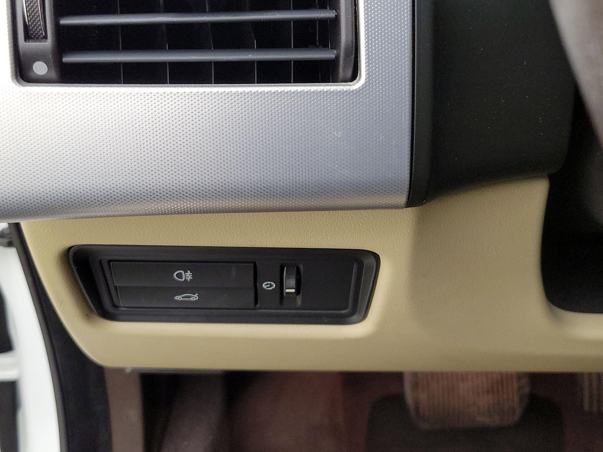 Thumbnail: 2015 Jaguar XF - 13