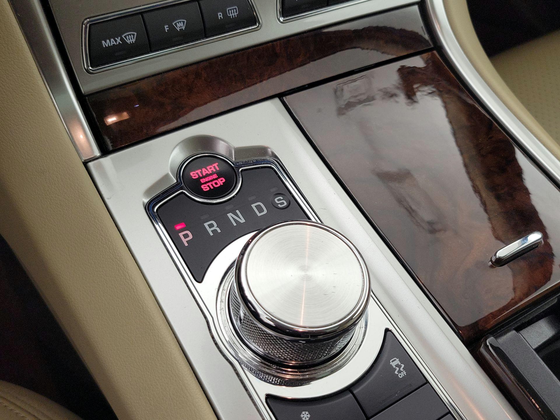 Thumbnail: 2015 Jaguar XF - 18