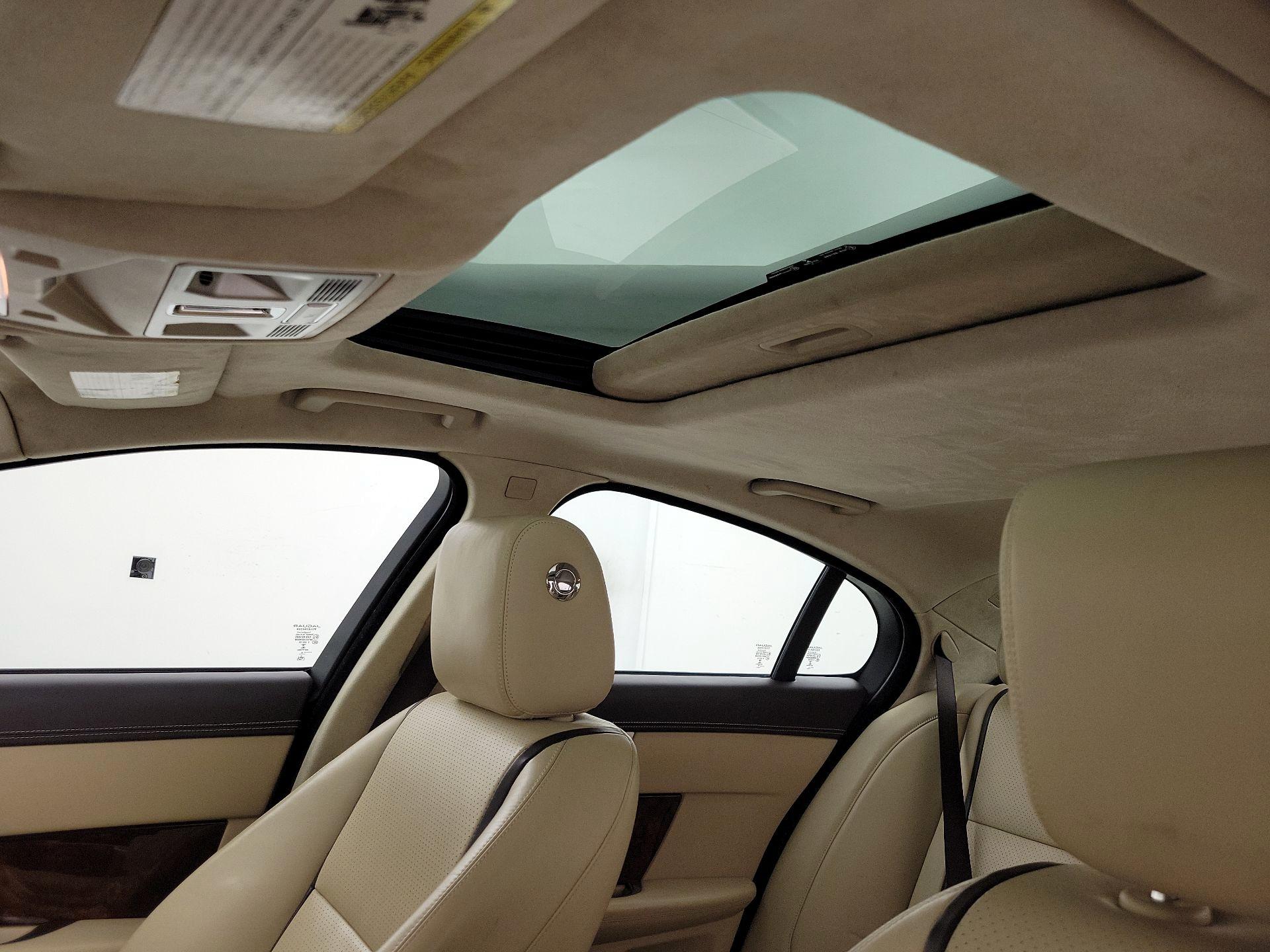 Thumbnail: 2015 Jaguar XF - 20