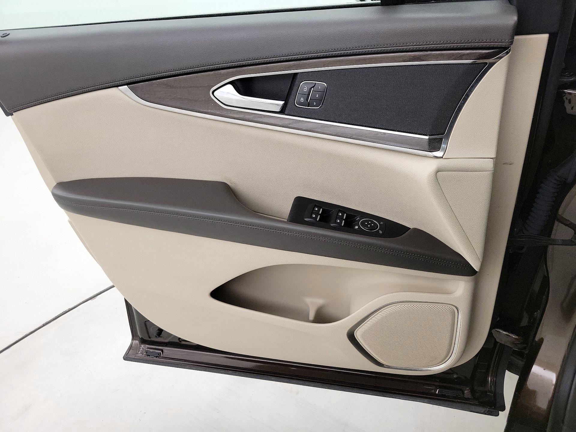 Thumbnail: 2019 Lincoln Nautilus - 12