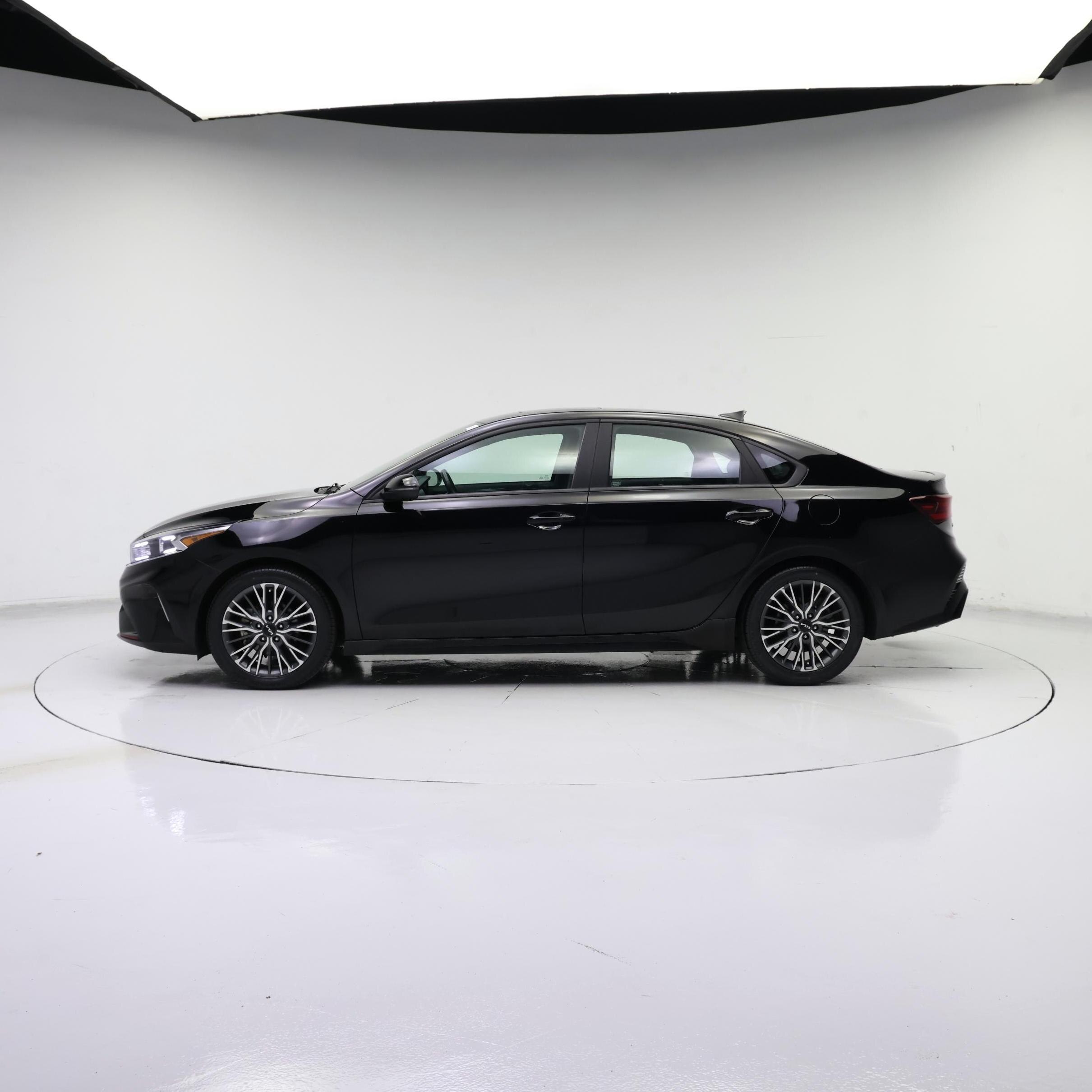 Thumbnail: 2023 Kia Forte - 3