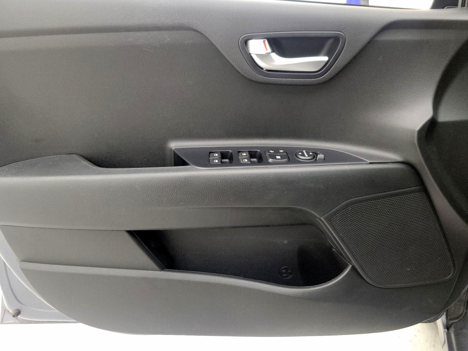 Thumbnail: 2020 Kia Rio - 12