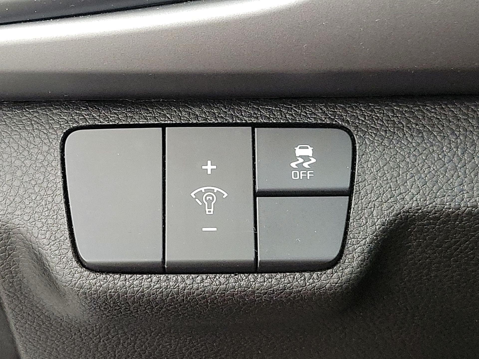 Thumbnail: 2020 Kia Rio - 13