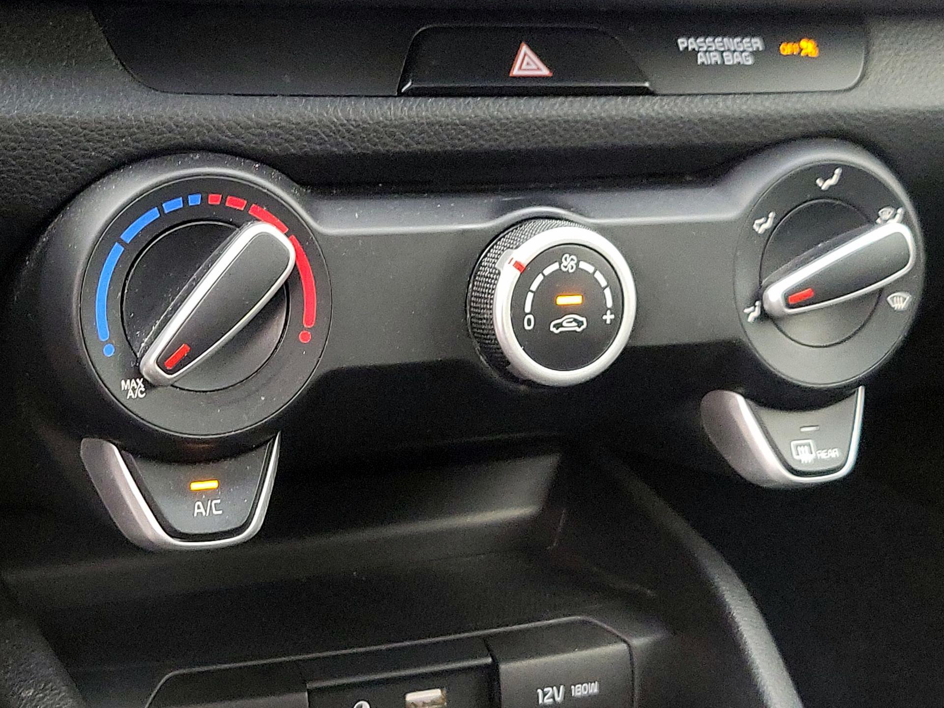 Thumbnail: 2020 Kia Rio - 16