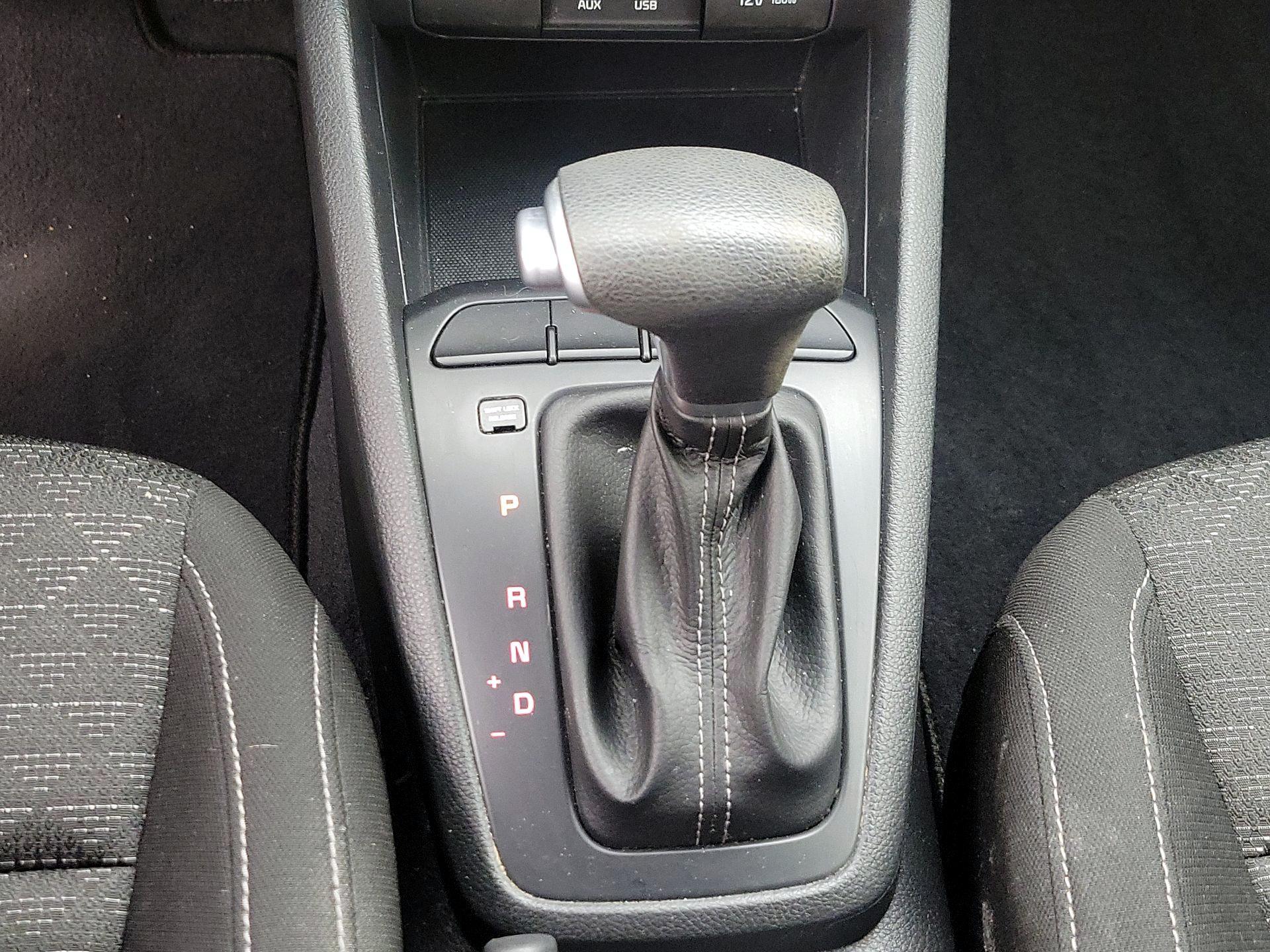 Thumbnail: 2020 Kia Rio - 17