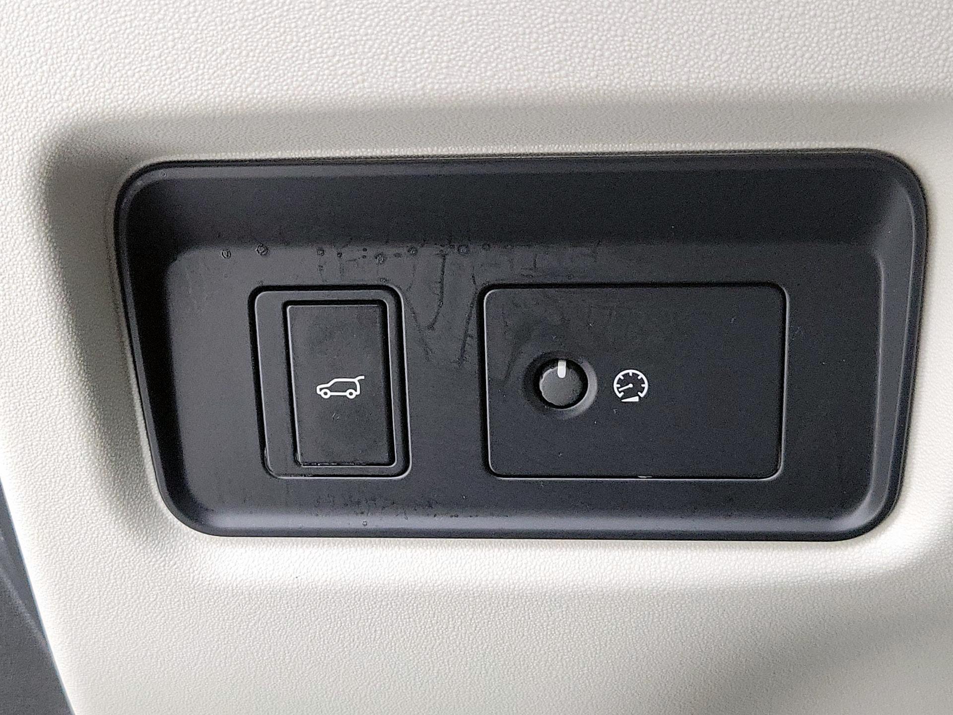 Thumbnail: 2023 Jaguar E-Pace - 13