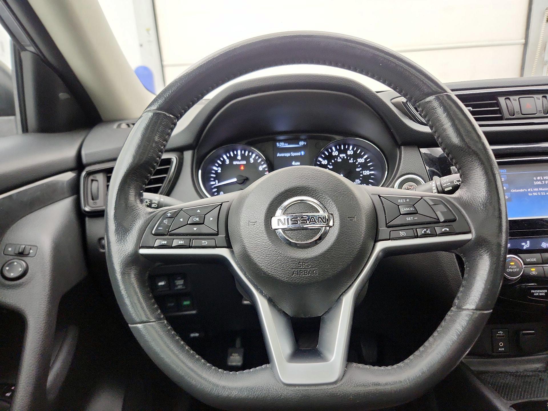 Thumbnail: 2017 Nissan Rogue - 10