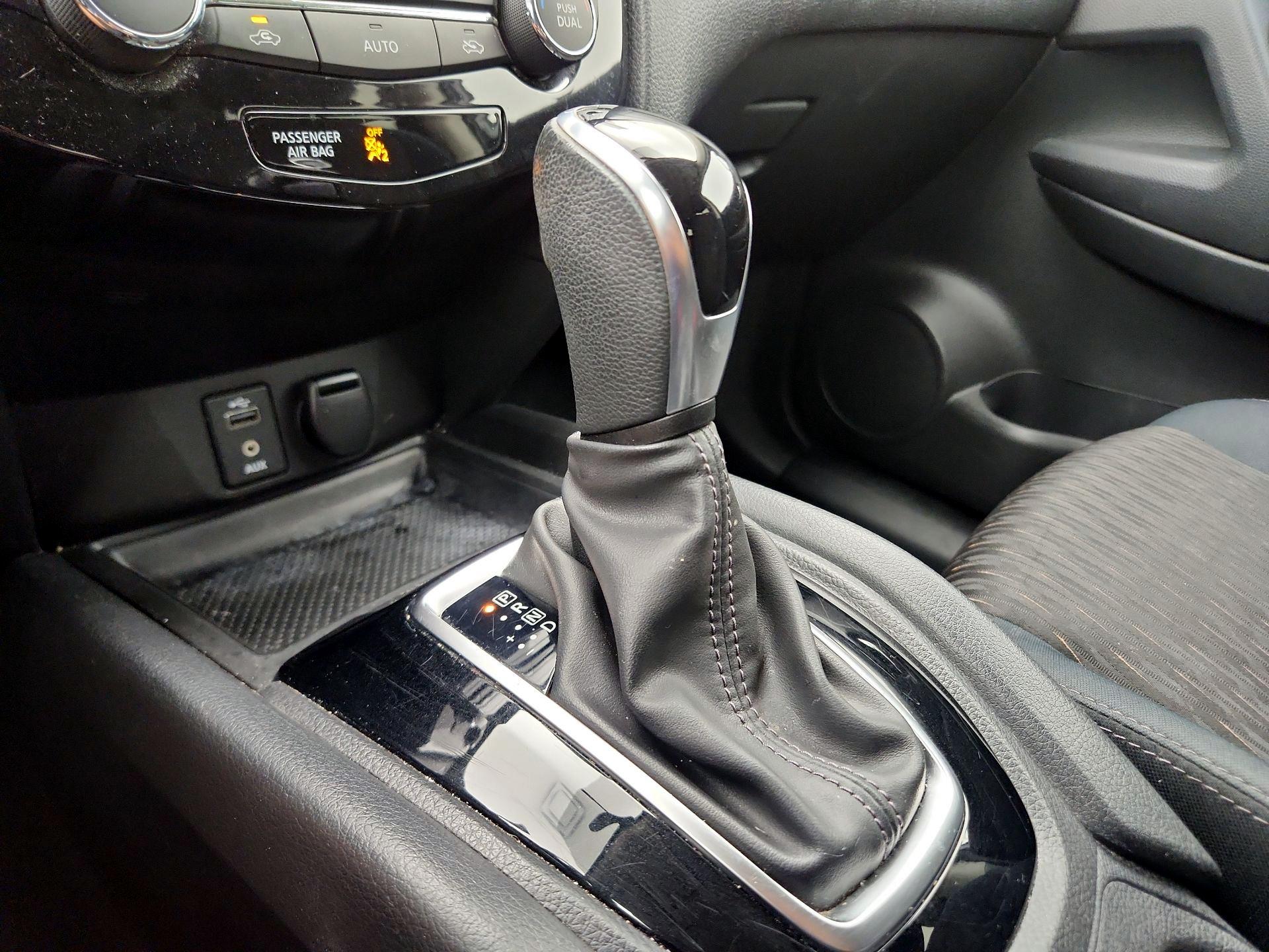Thumbnail: 2017 Nissan Rogue - 18