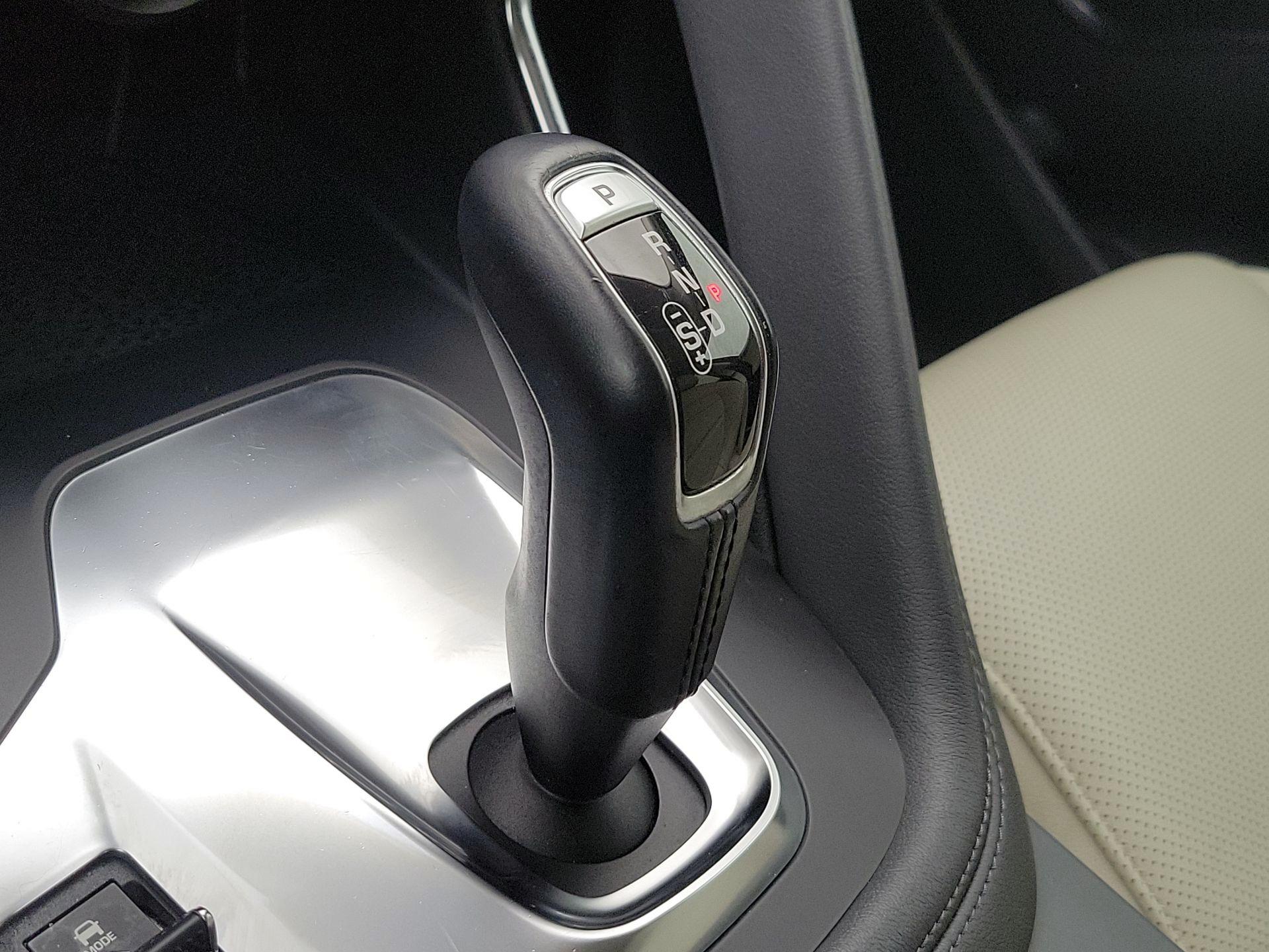 Thumbnail: 2019 Jaguar E-Pace - 18