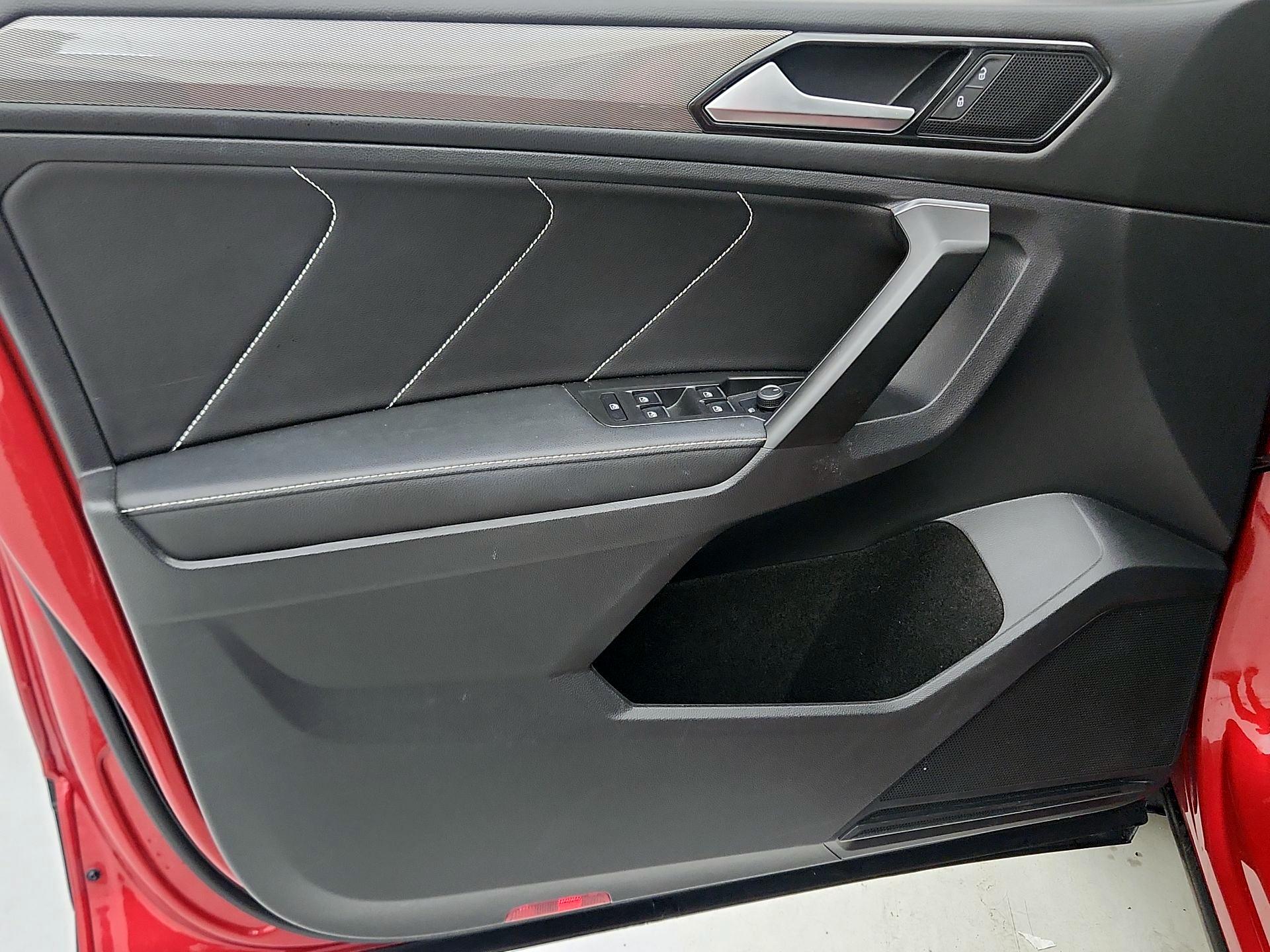 Thumbnail: 2023 Volkswagen Tiguan - 12