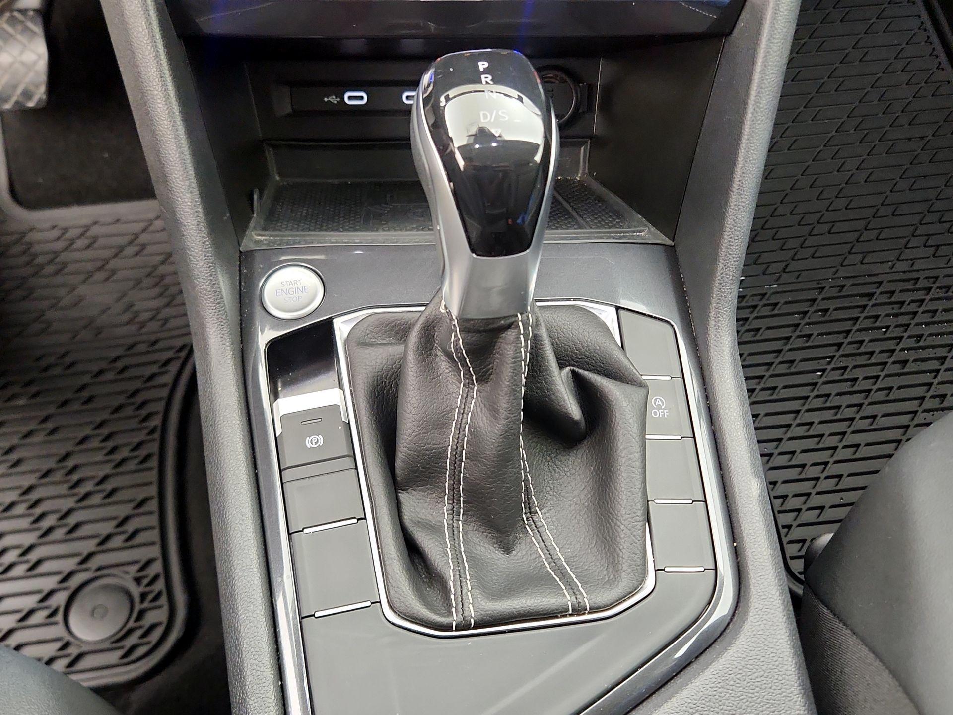 Thumbnail: 2023 Volkswagen Tiguan - 17