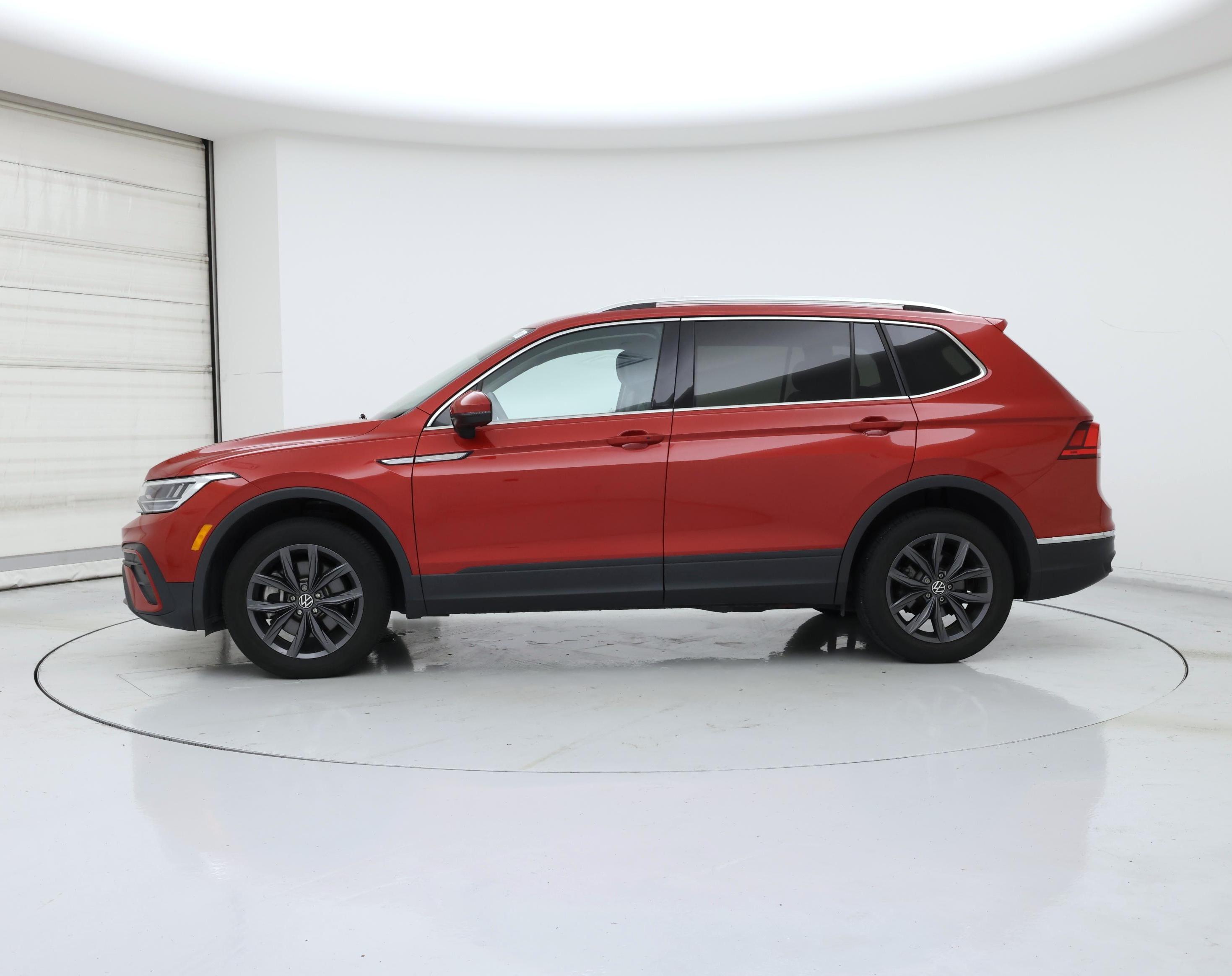 Thumbnail: 2023 Volkswagen Tiguan - 3