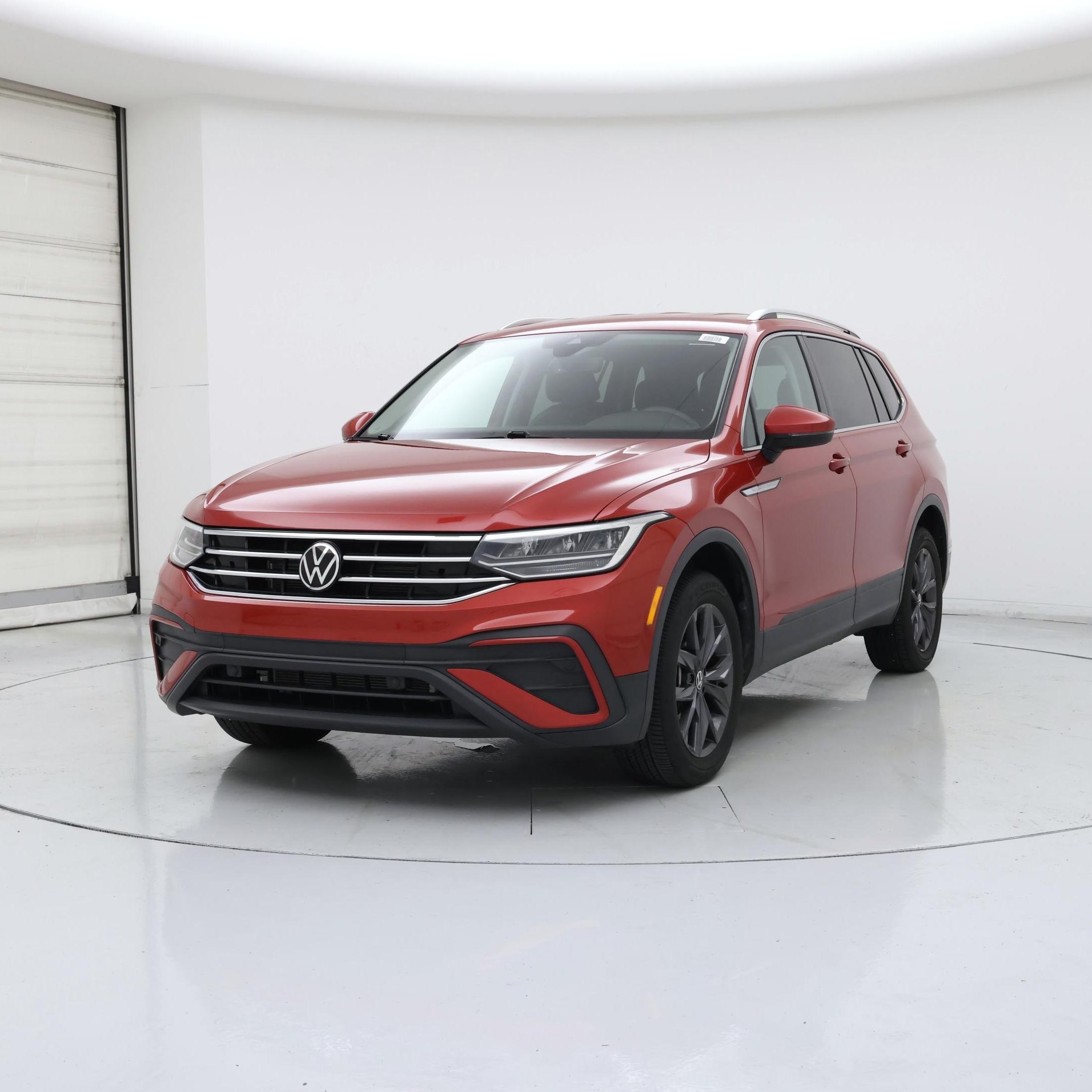 Thumbnail: 2023 Volkswagen Tiguan - 4