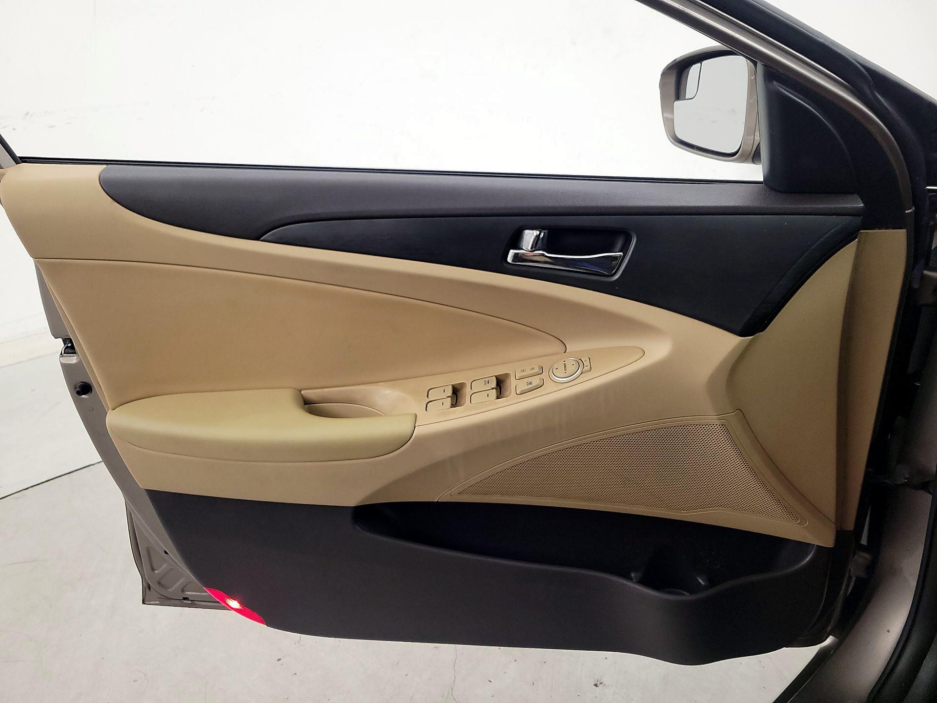 Thumbnail: 2014 Hyundai Sonata - 12