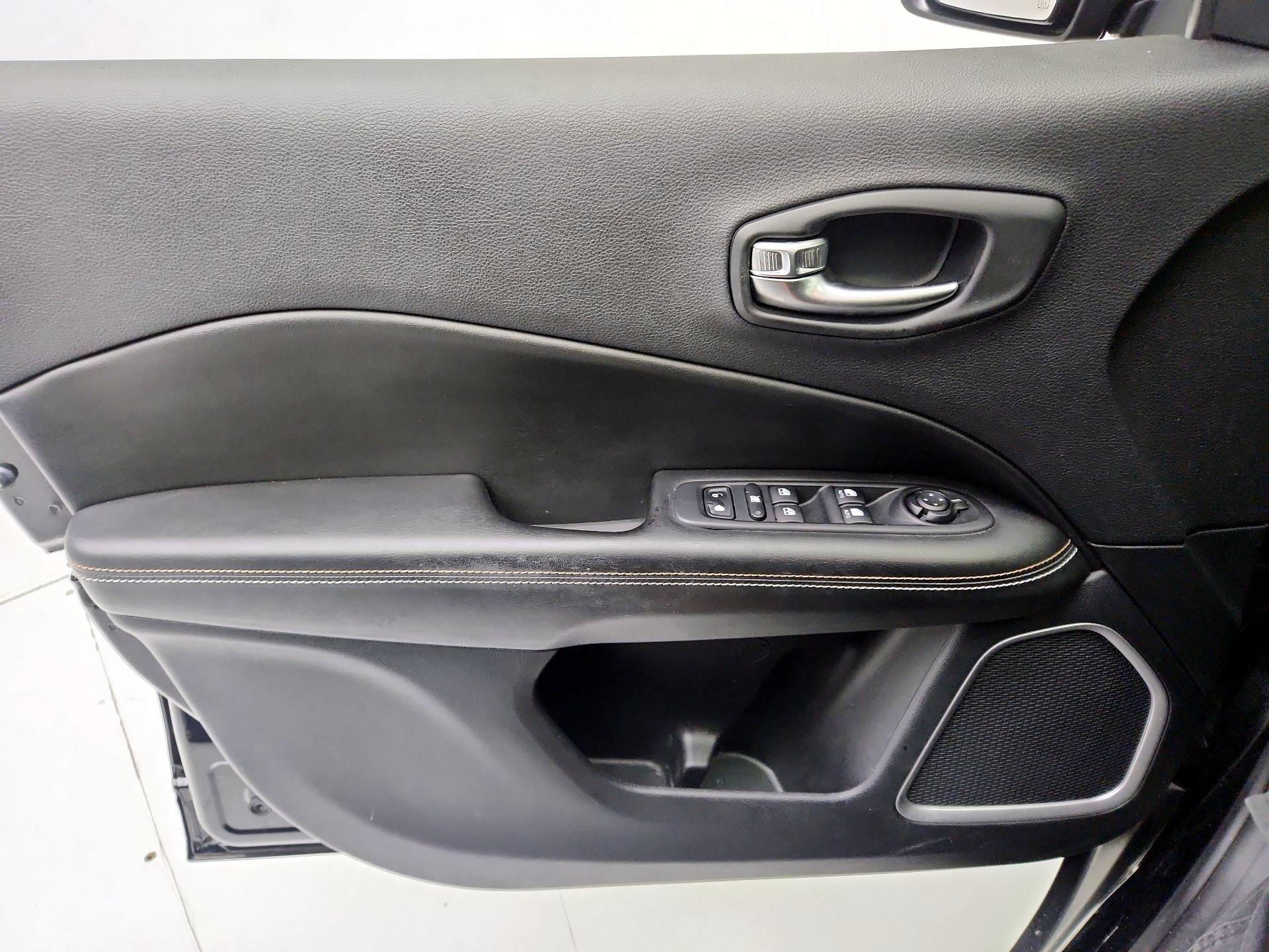 Thumbnail: 2020 Jeep Compass - 12
