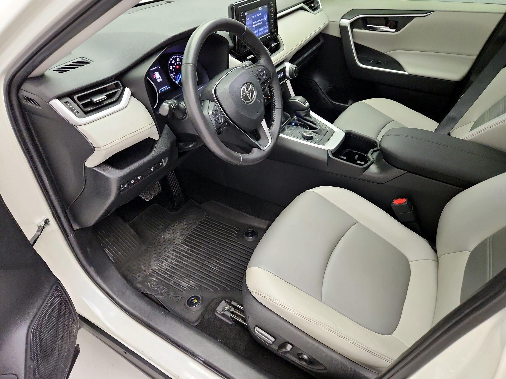 Thumbnail: 2022 Toyota RAV4 - 11