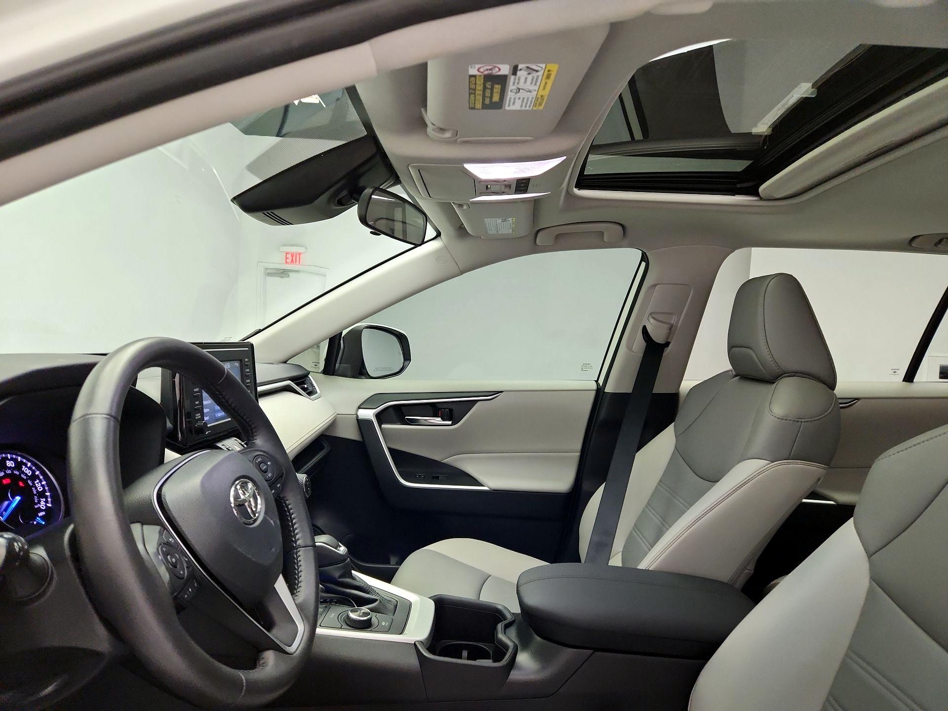 Thumbnail: 2022 Toyota RAV4 - 19