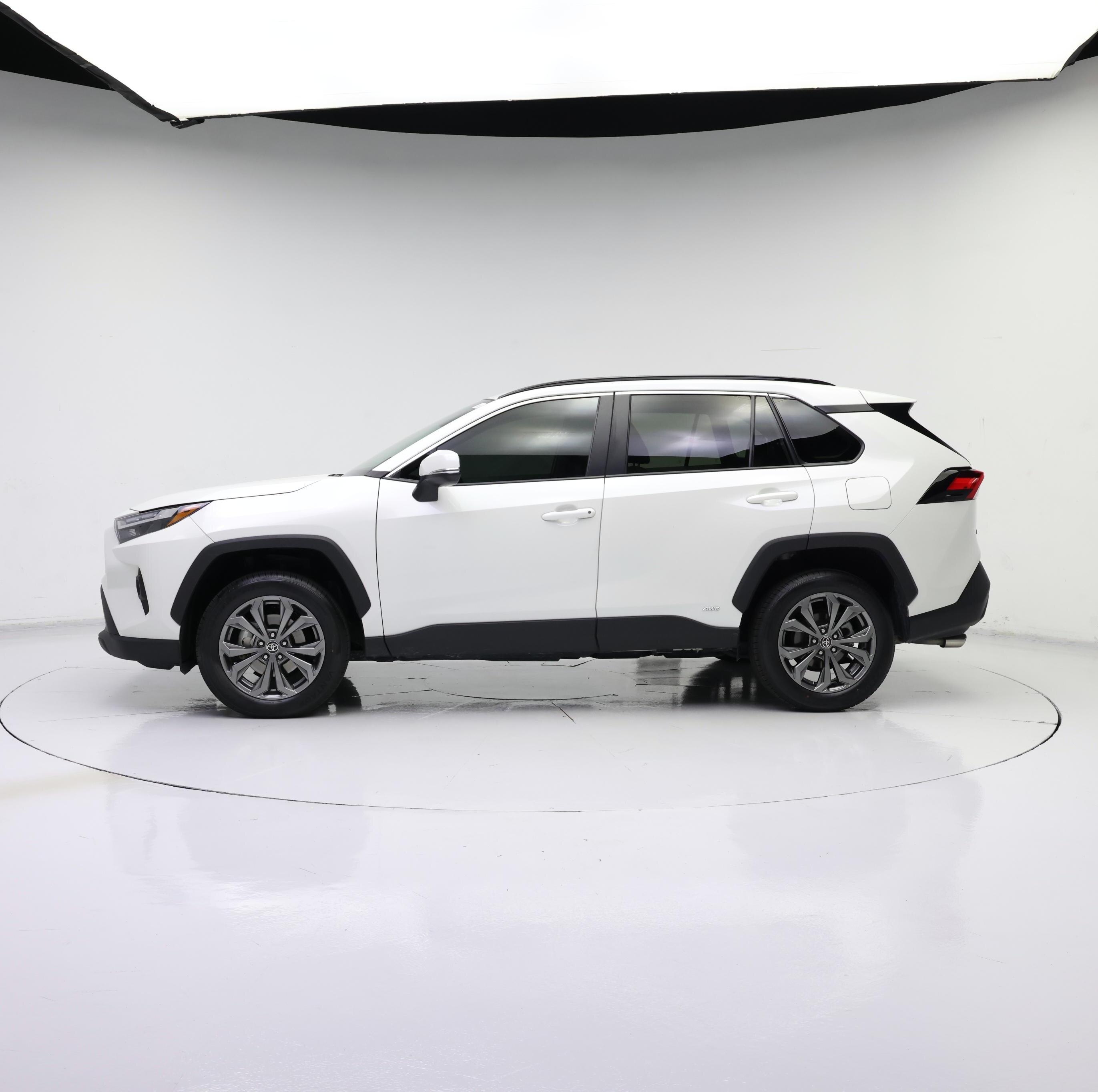 Thumbnail: 2022 Toyota RAV4 - 3