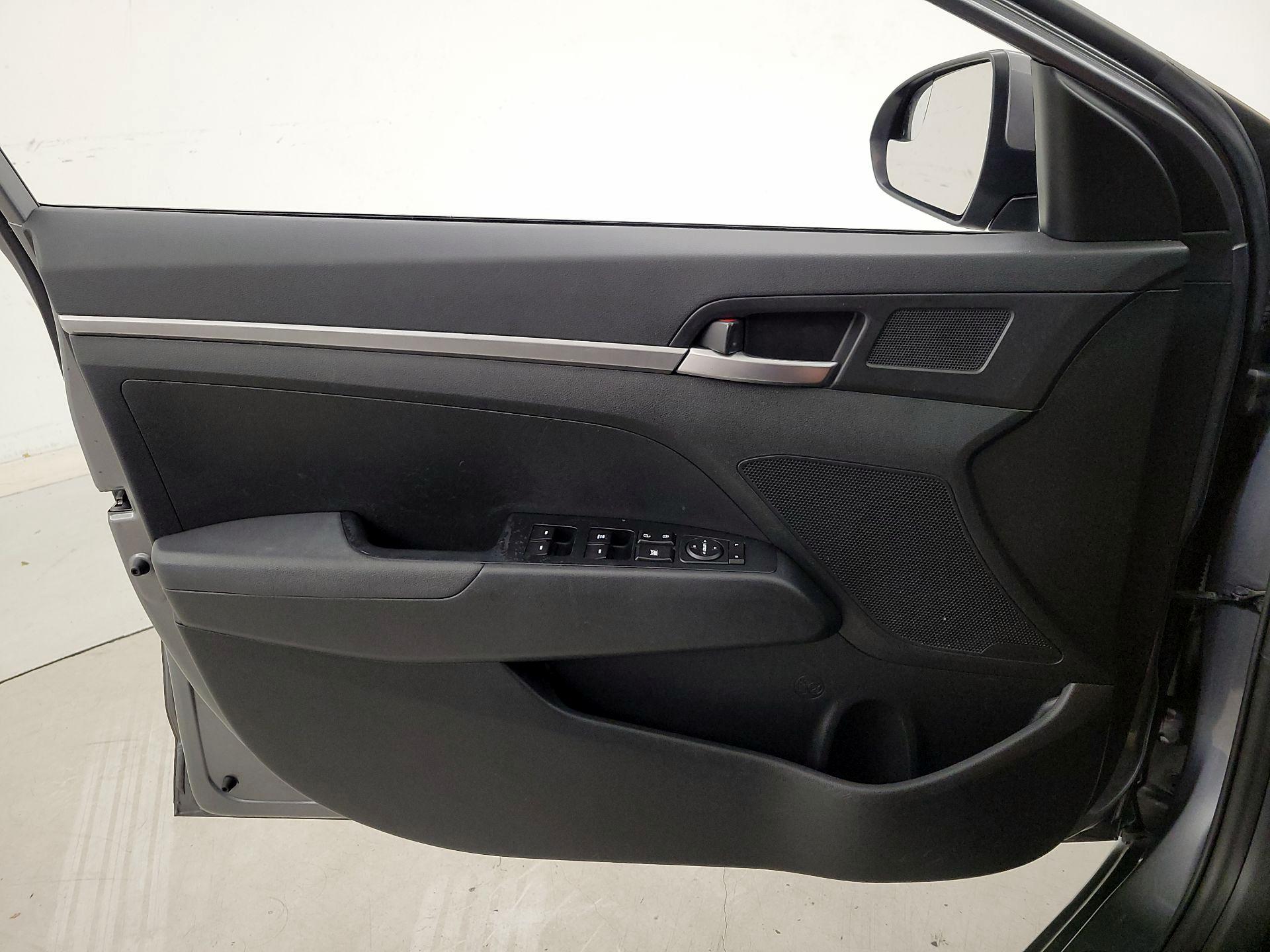 Thumbnail: 2019 Hyundai Elantra - 12