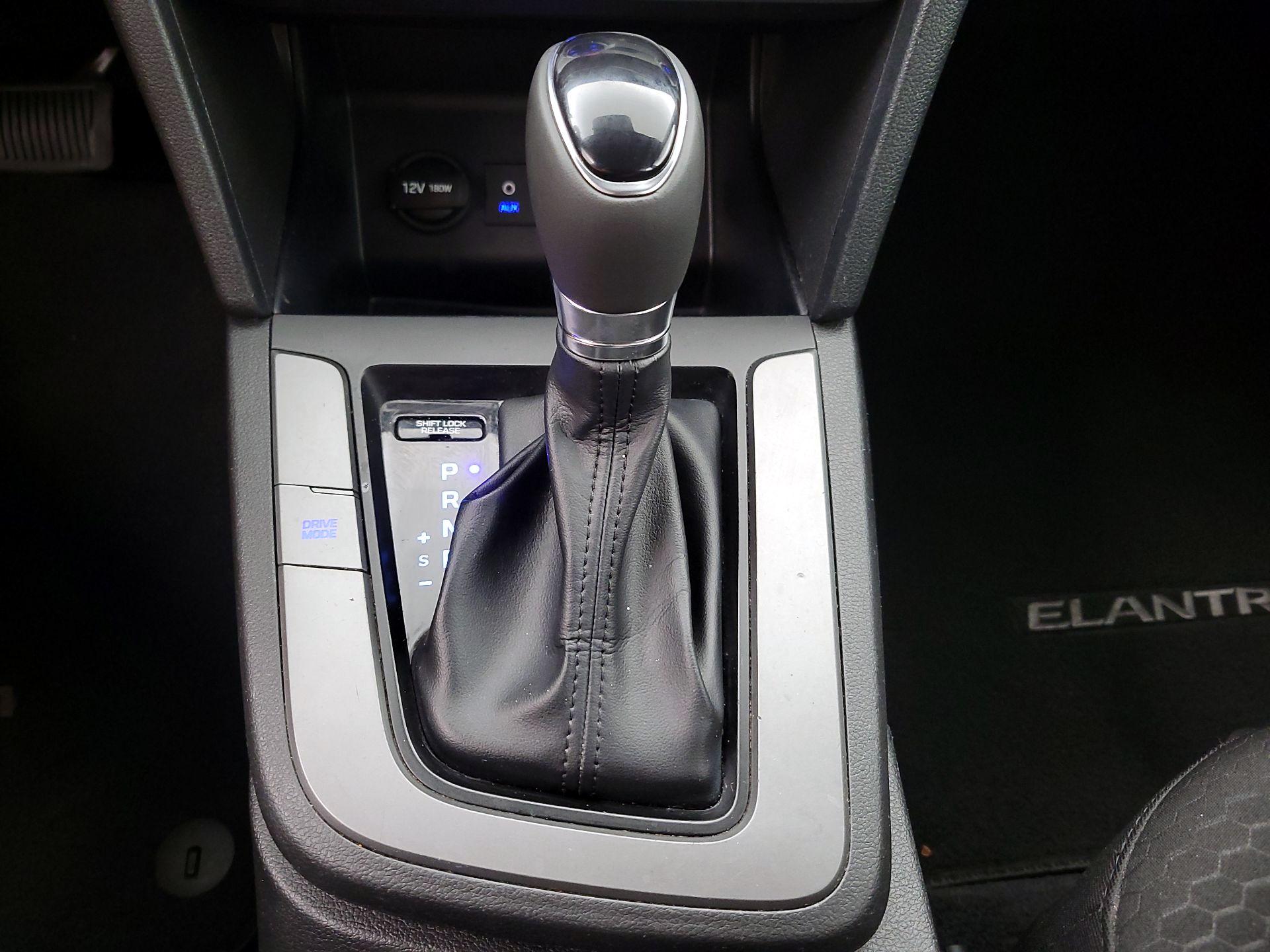 Thumbnail: 2019 Hyundai Elantra - 17
