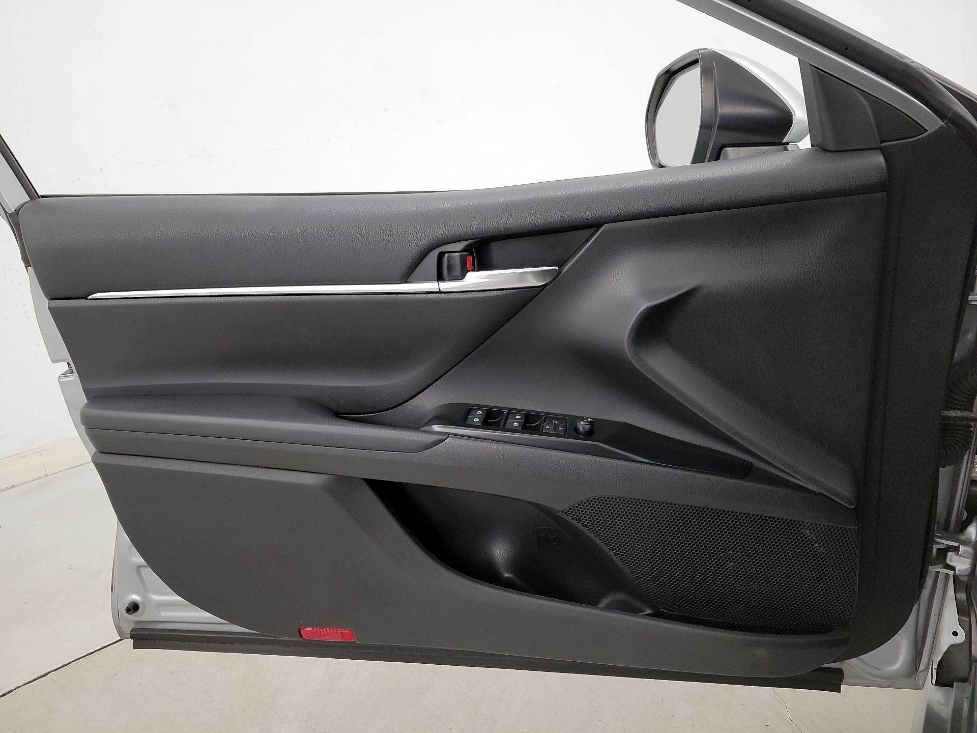 Thumbnail: 2020 Toyota Camry - 12