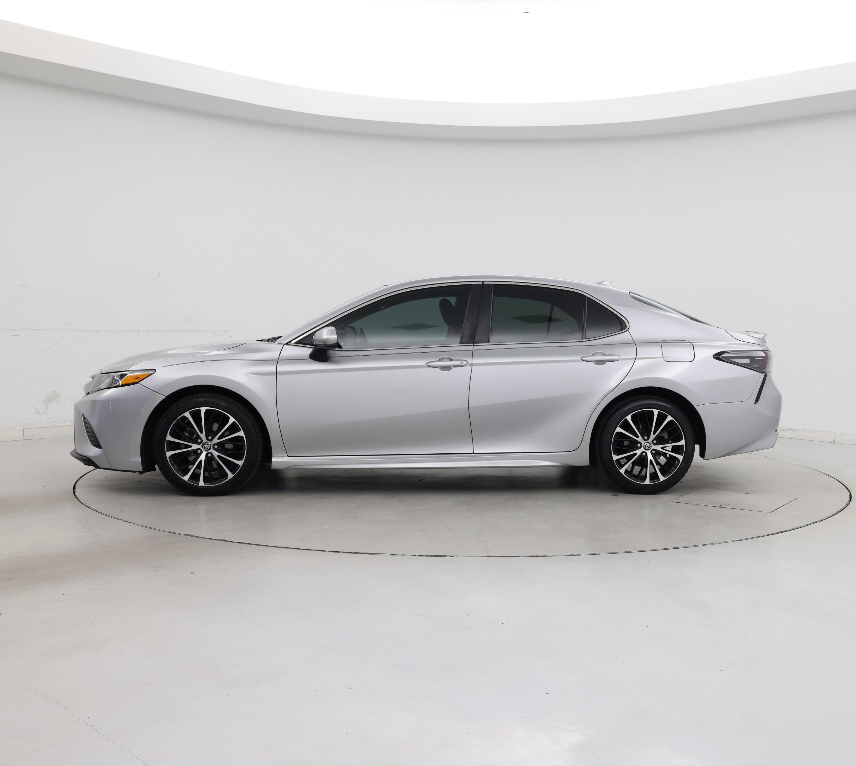 Thumbnail: 2020 Toyota Camry - 3