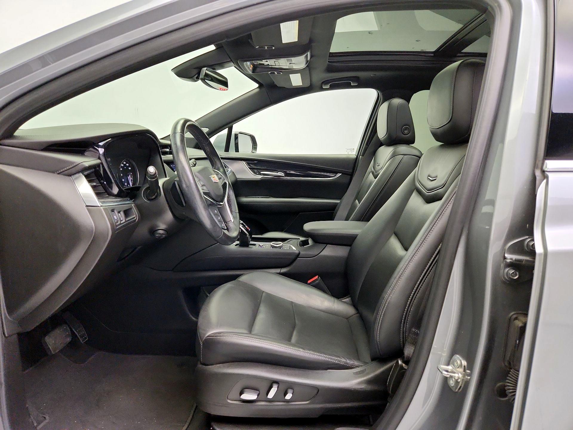 Thumbnail: 2023 Cadillac XT5 - 11