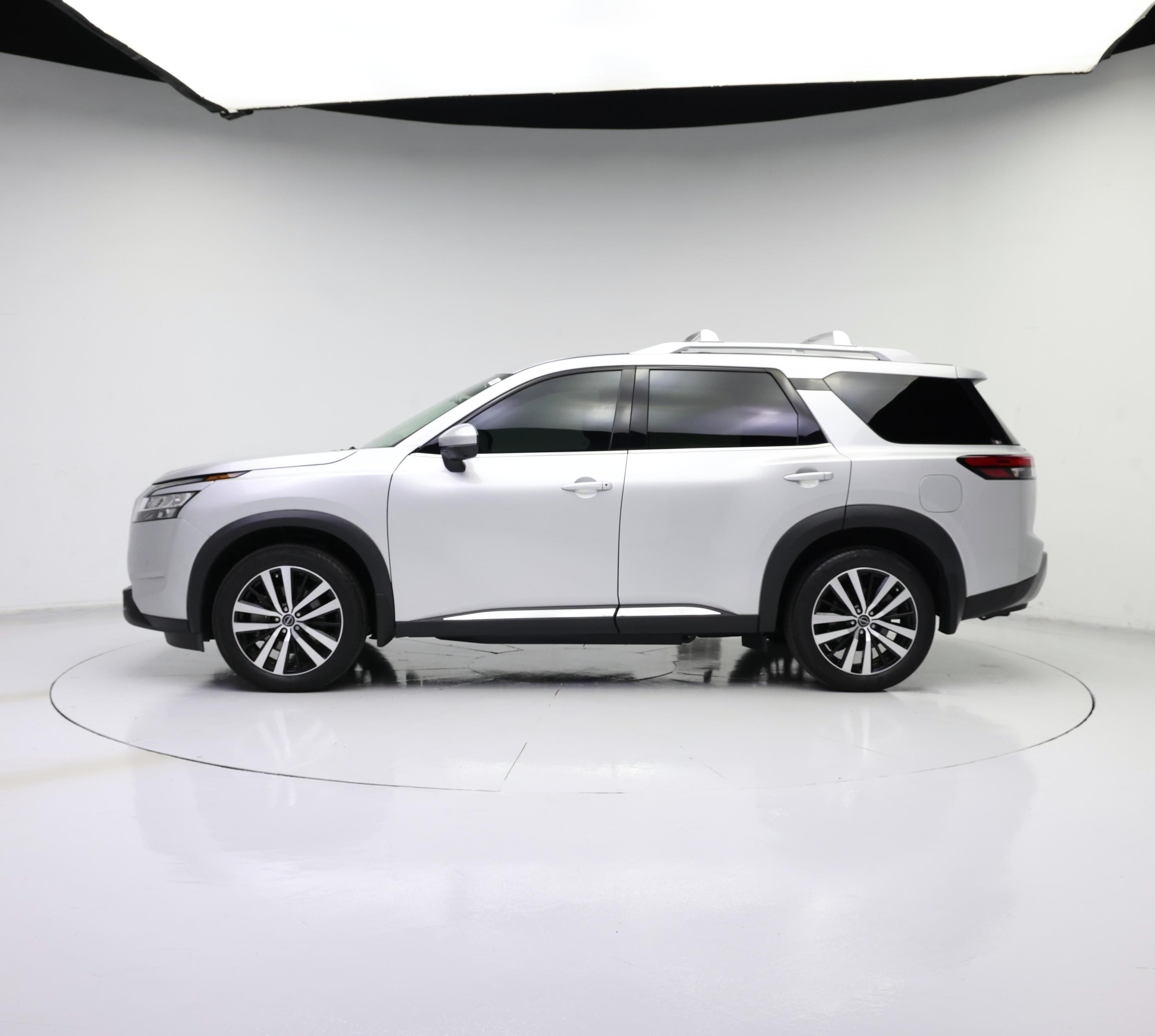 Thumbnail: 2023 Nissan Pathfinder - 3