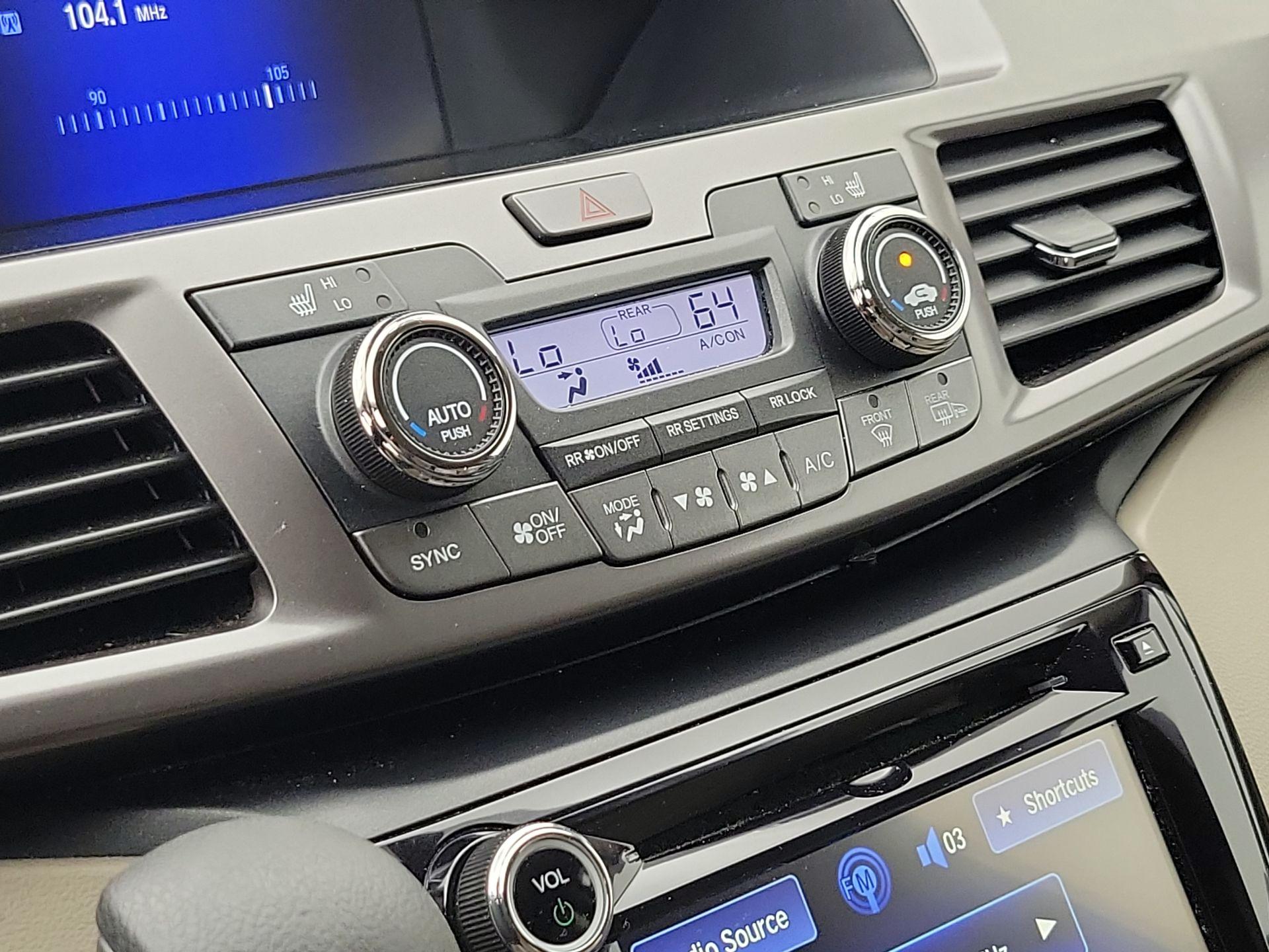 Thumbnail: 2015 Honda Odyssey - 16