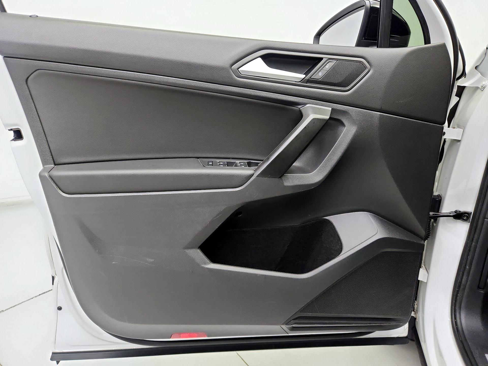 Thumbnail: 2021 Volkswagen Tiguan - 12