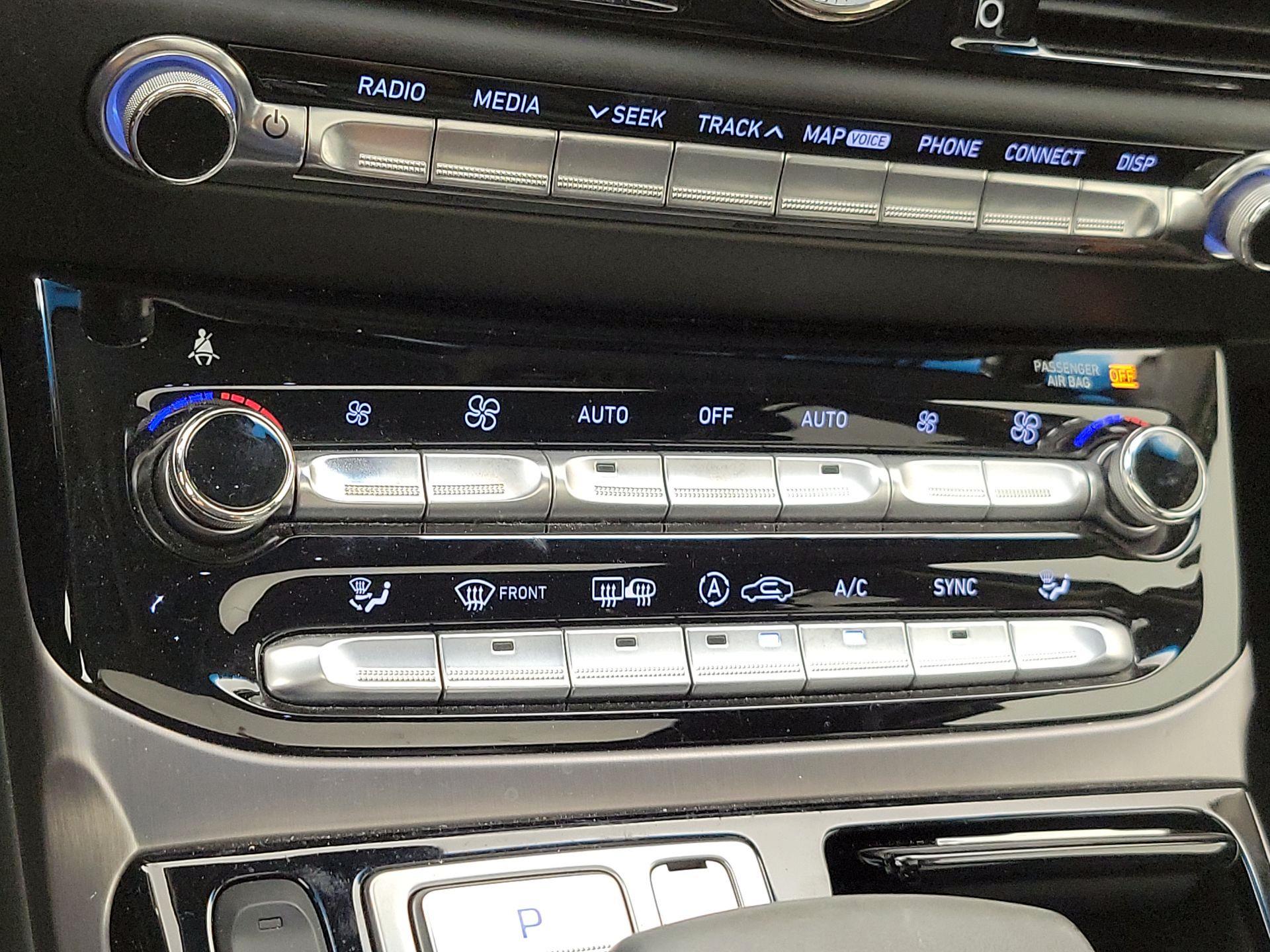 Thumbnail: 2019 Genesis G90 - 17