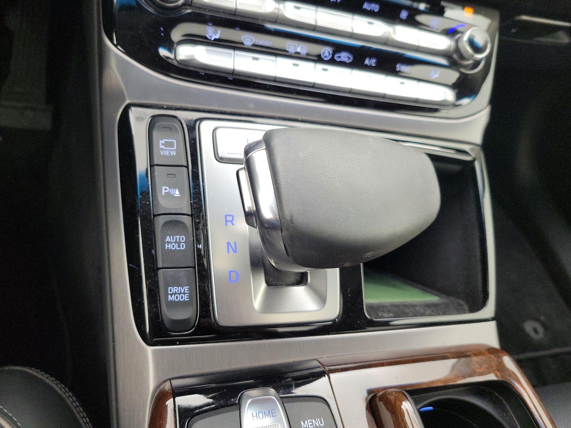 Thumbnail: 2019 Genesis G90 - 18