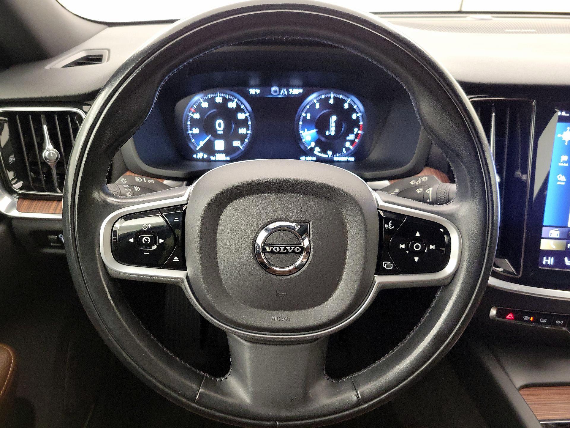 Thumbnail: 2022 Volvo S60 - 10