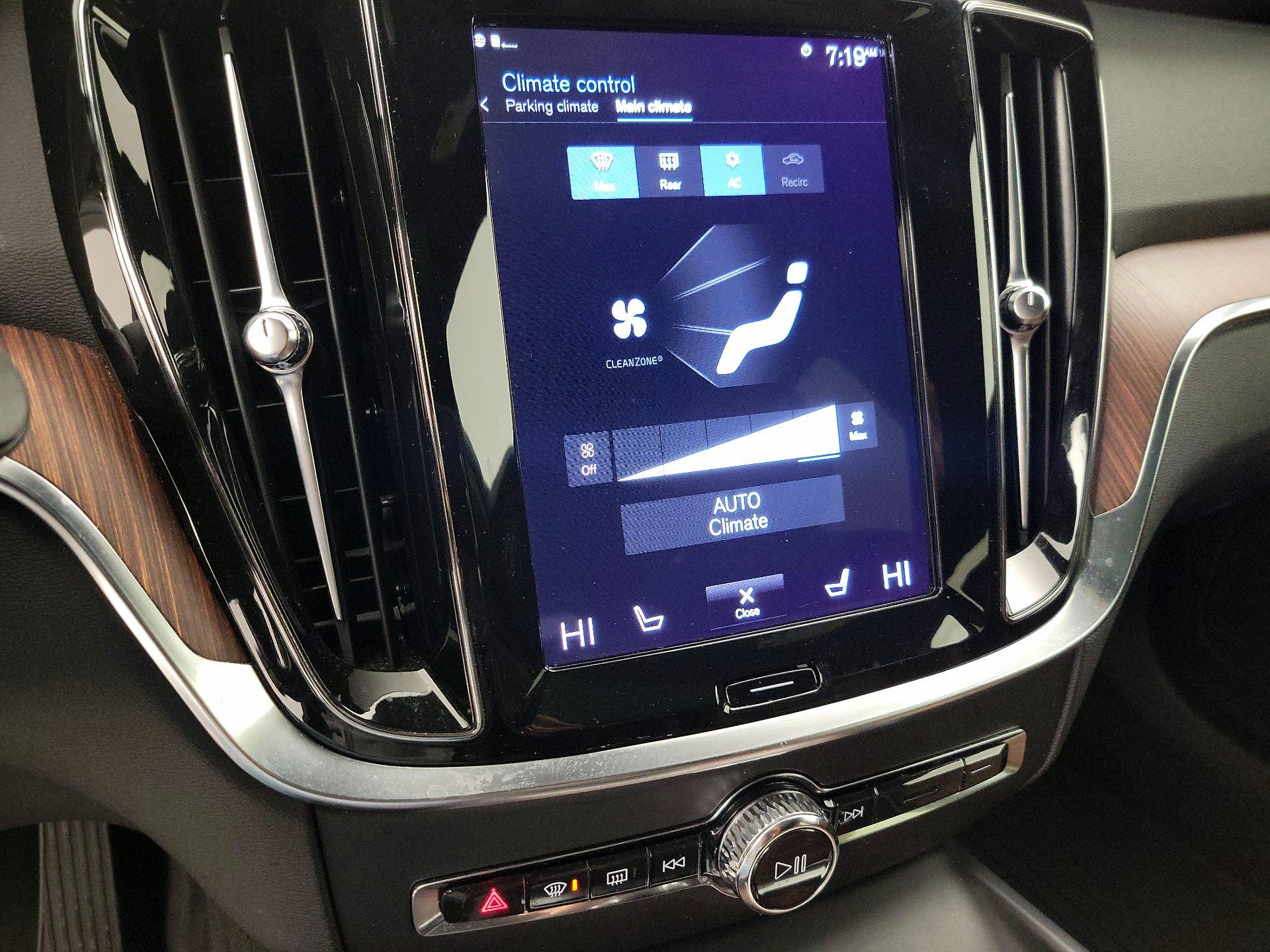 Thumbnail: 2022 Volvo S60 - 17