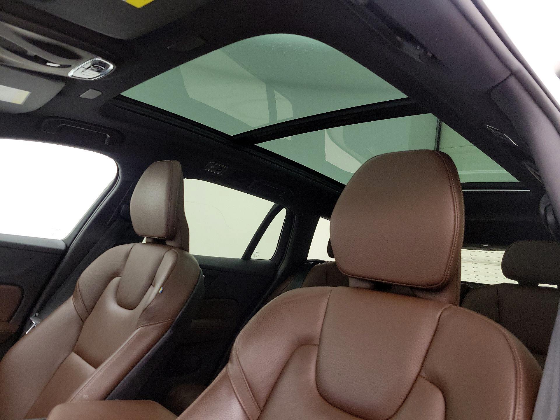 Thumbnail: 2022 Volvo S60 - 20