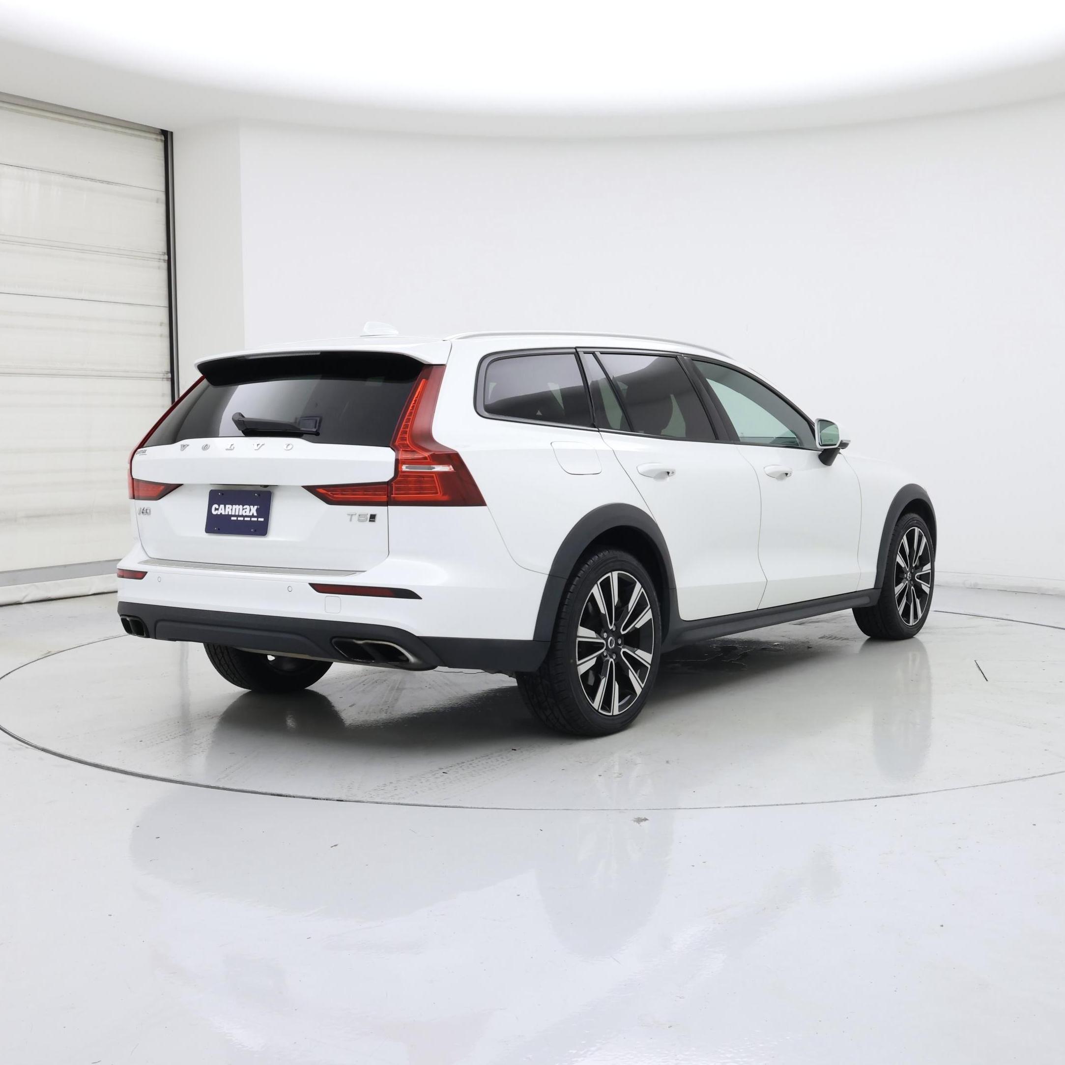 Thumbnail: 2022 Volvo S60 - 8