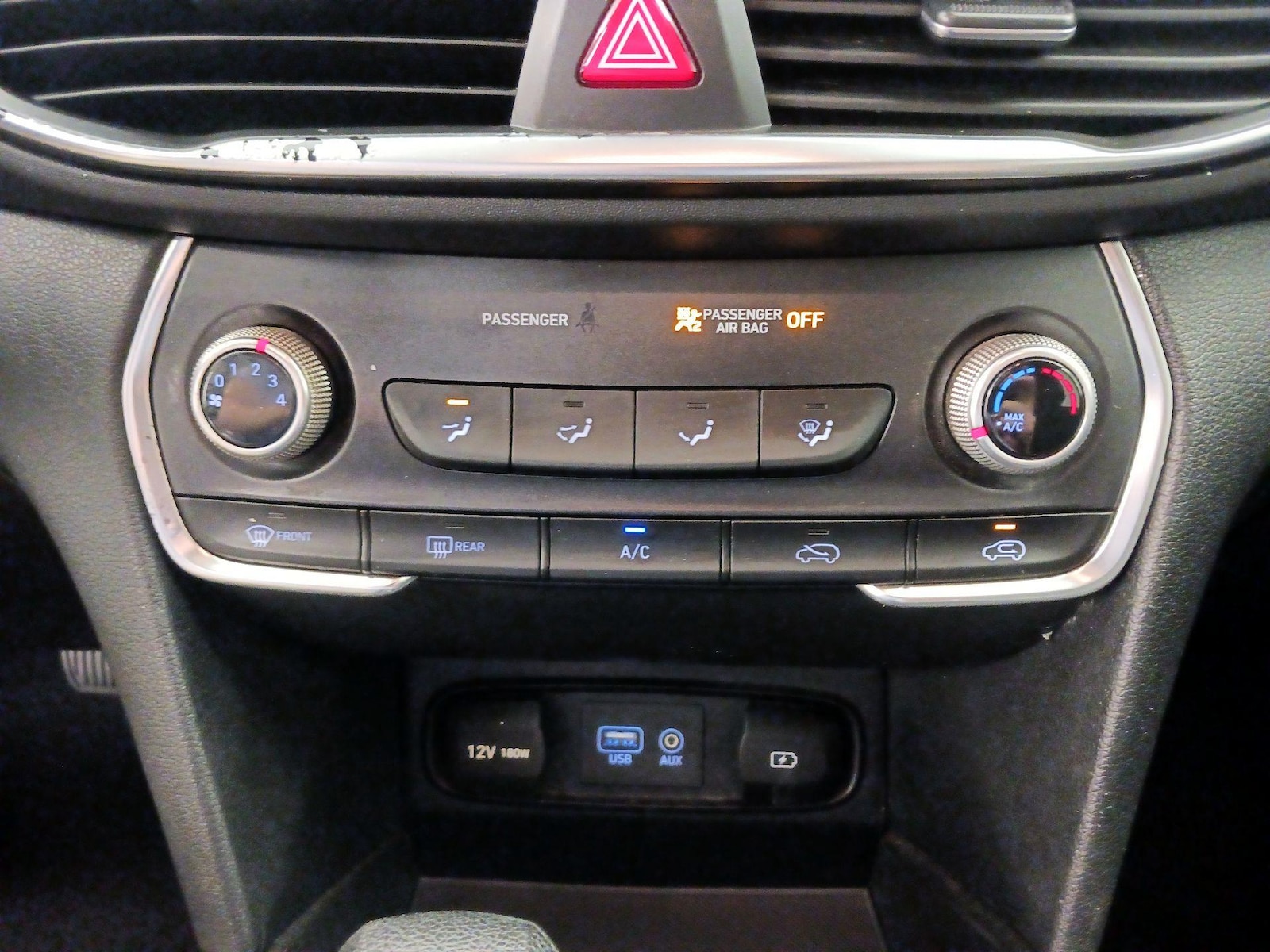 2019 Hyundai Santa Fe SE - Photo 17