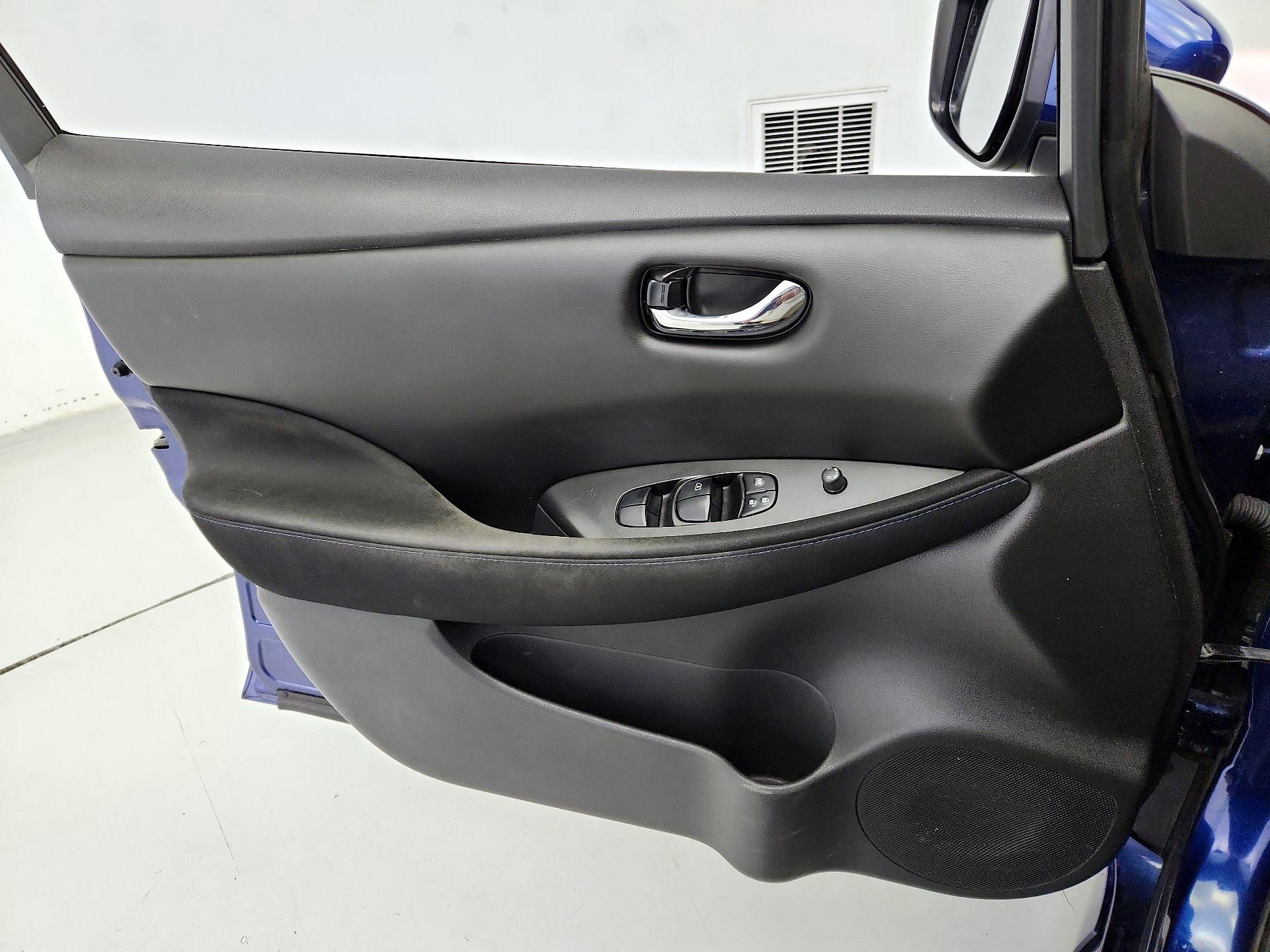 Thumbnail: 2021 Nissan Leaf - 12