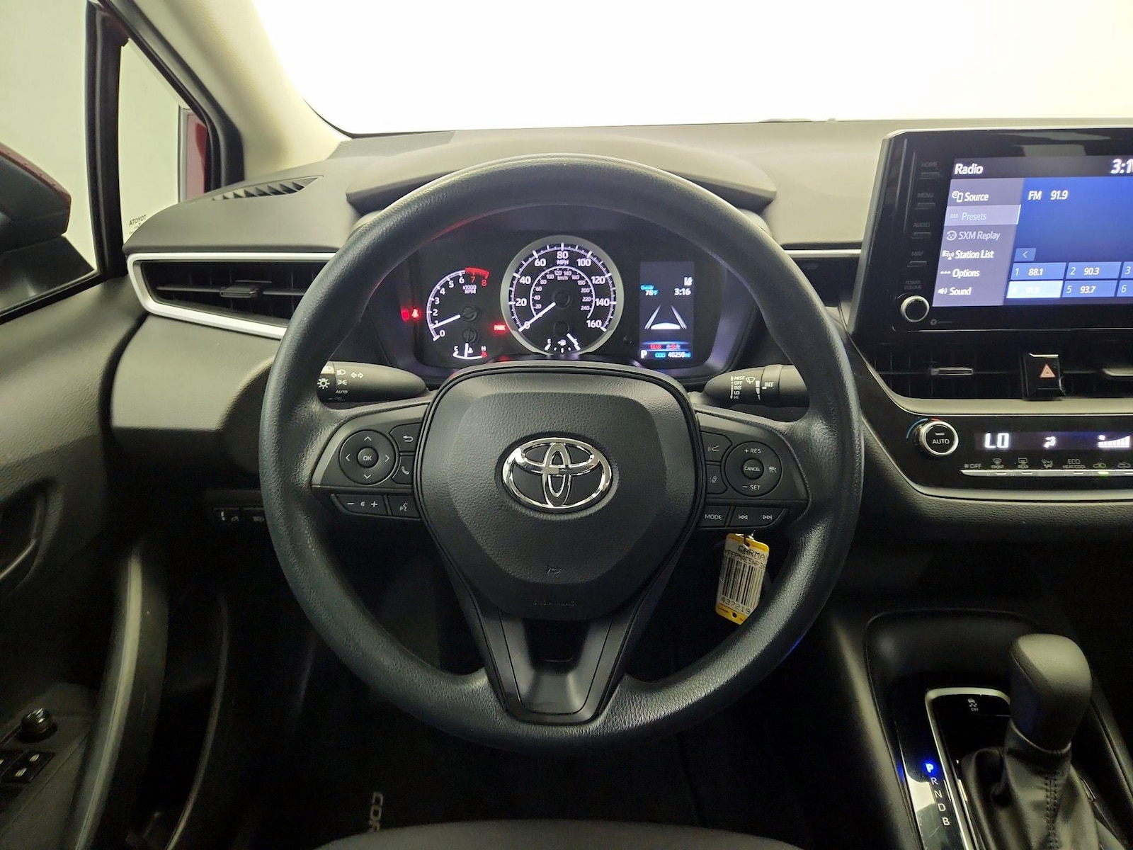 2022 Toyota Corolla LE - Photo 11
