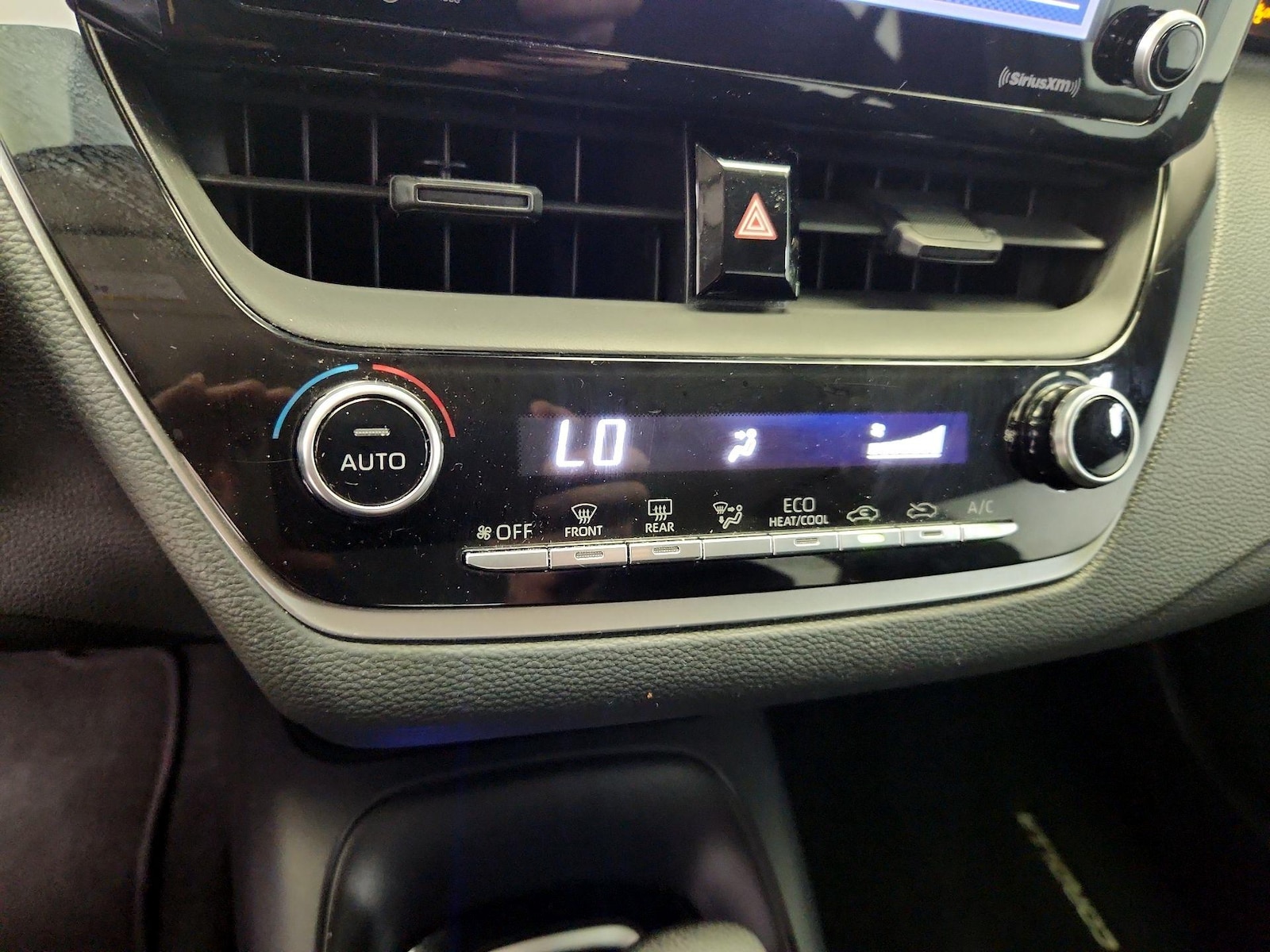 2022 Toyota Corolla LE - Photo 17